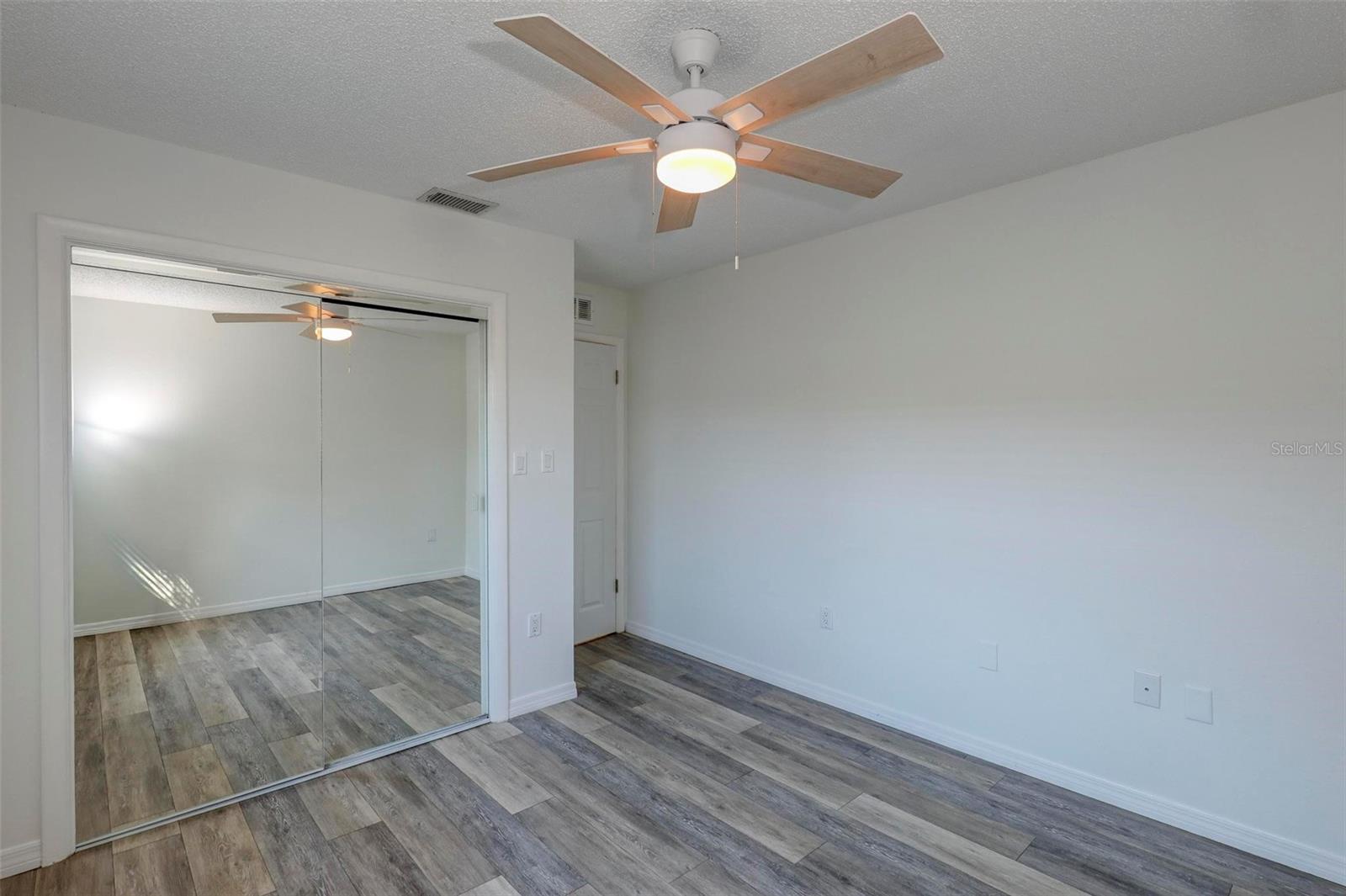 Image 21 of 32 For 1126 King Arthur Court 418