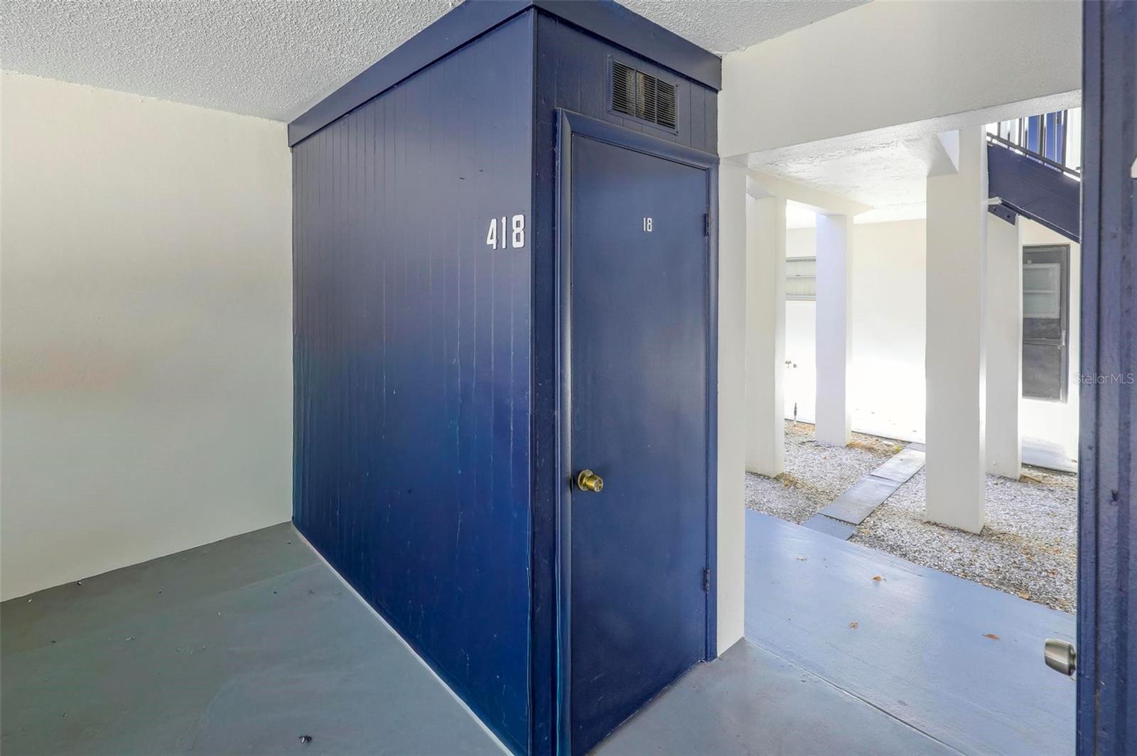 Image 29 of 32 For 1126 King Arthur Court 418