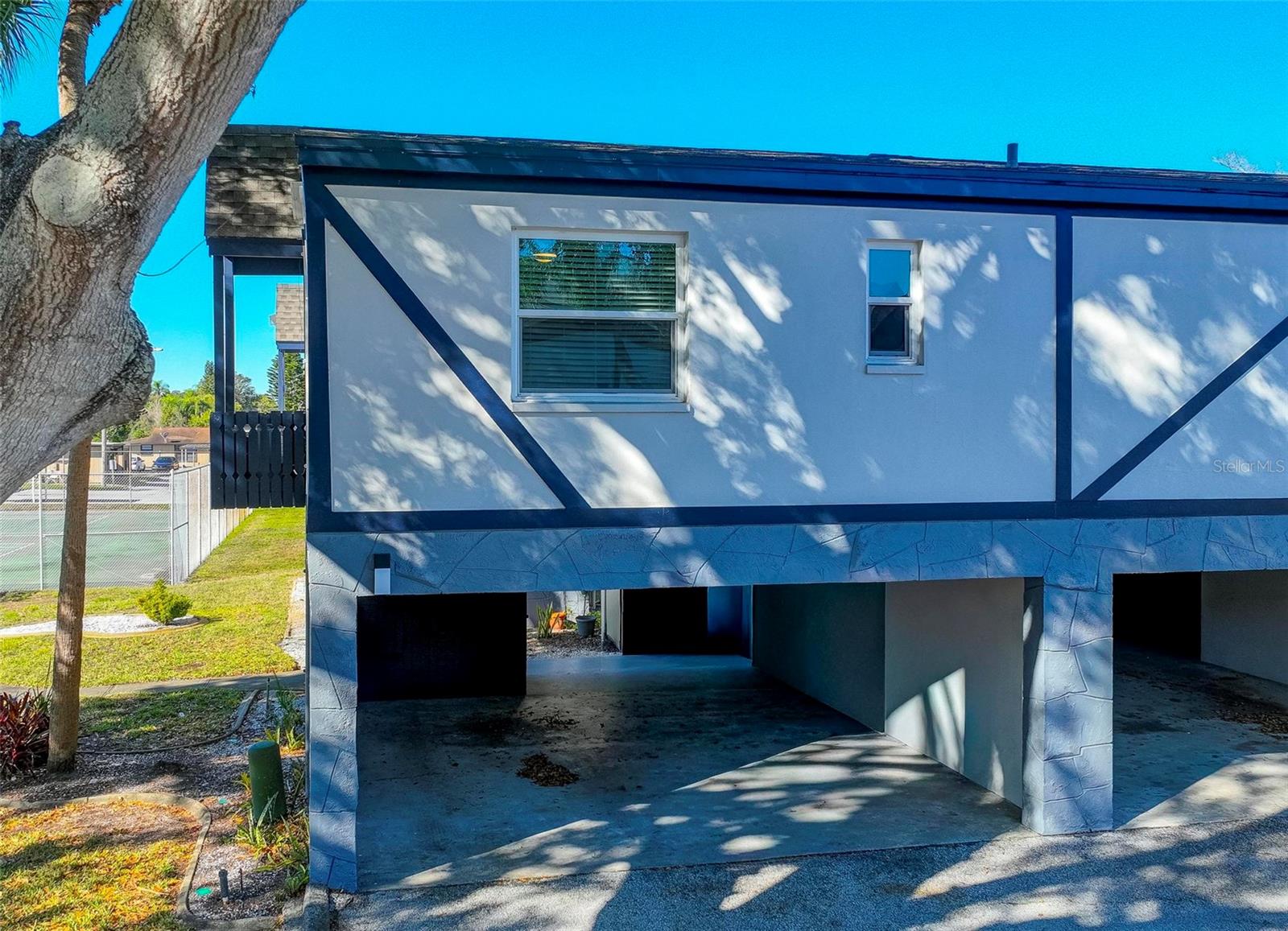 Image 3 of 32 For 1126 King Arthur Court 418