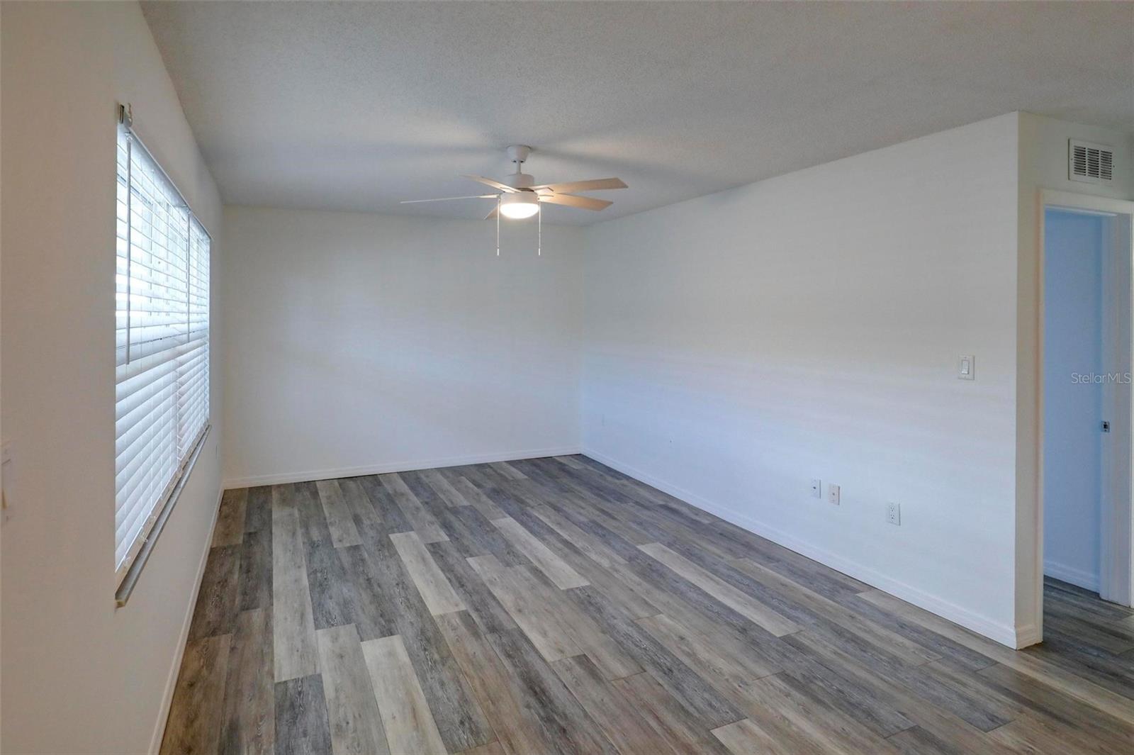 Image 4 of 32 For 1126 King Arthur Court 418