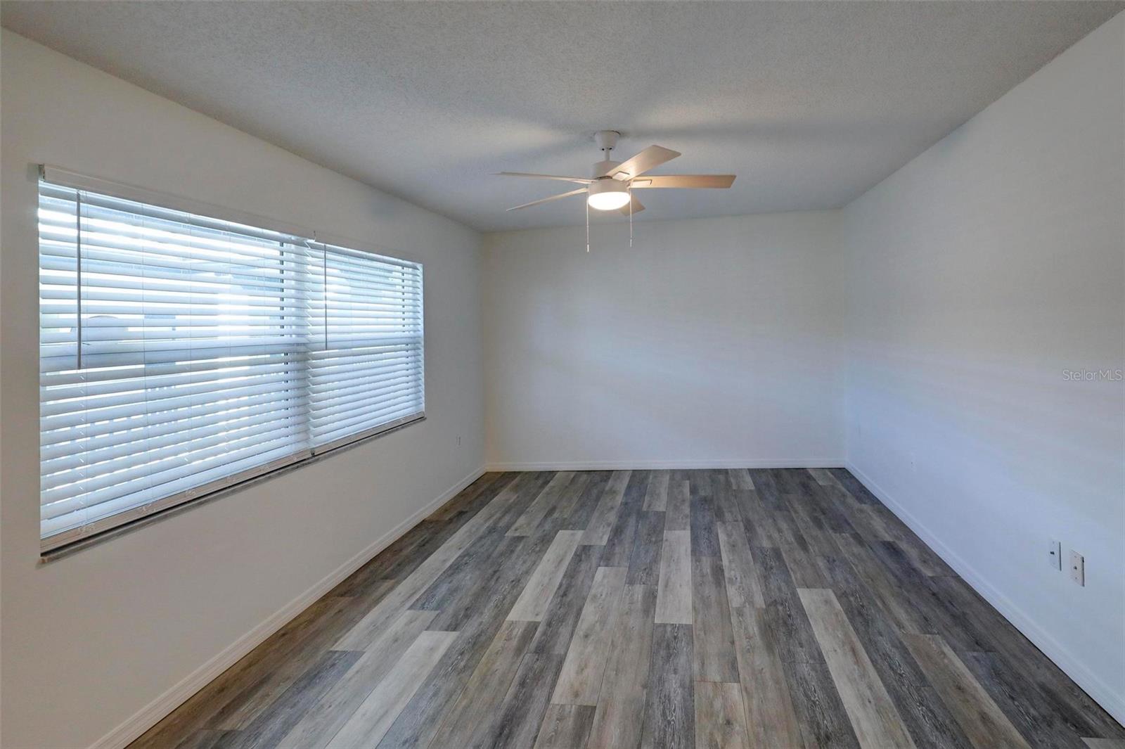 Image 5 of 32 For 1126 King Arthur Court 418