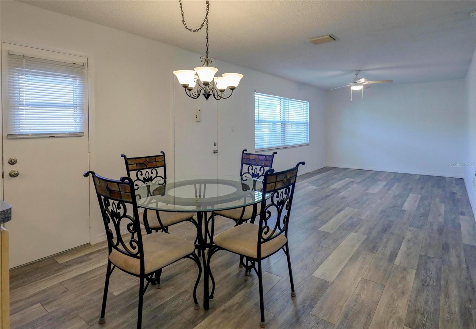 Image 8 of 32 For 1126 King Arthur Court 418