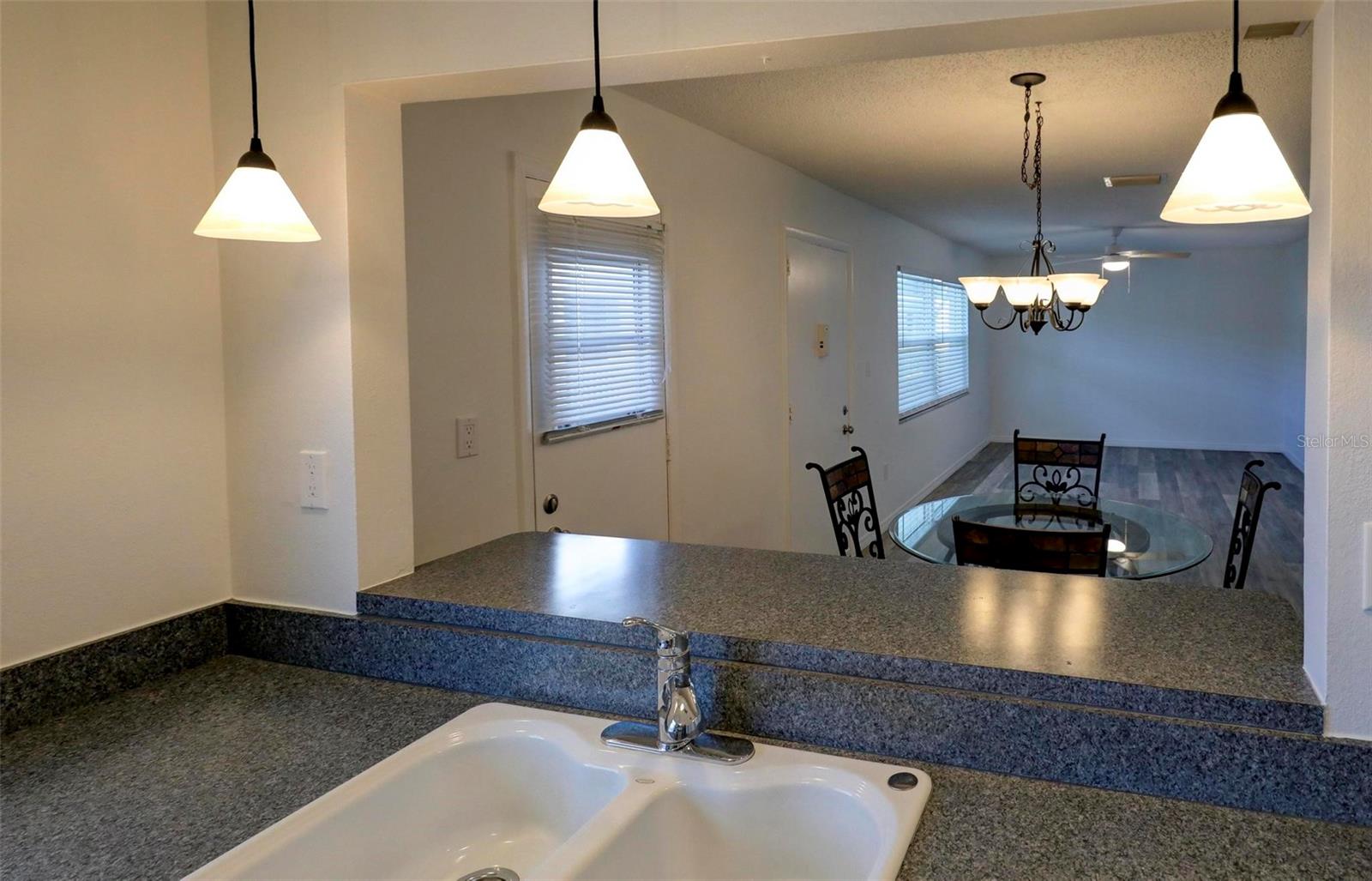 Image 9 of 32 For 1126 King Arthur Court 418