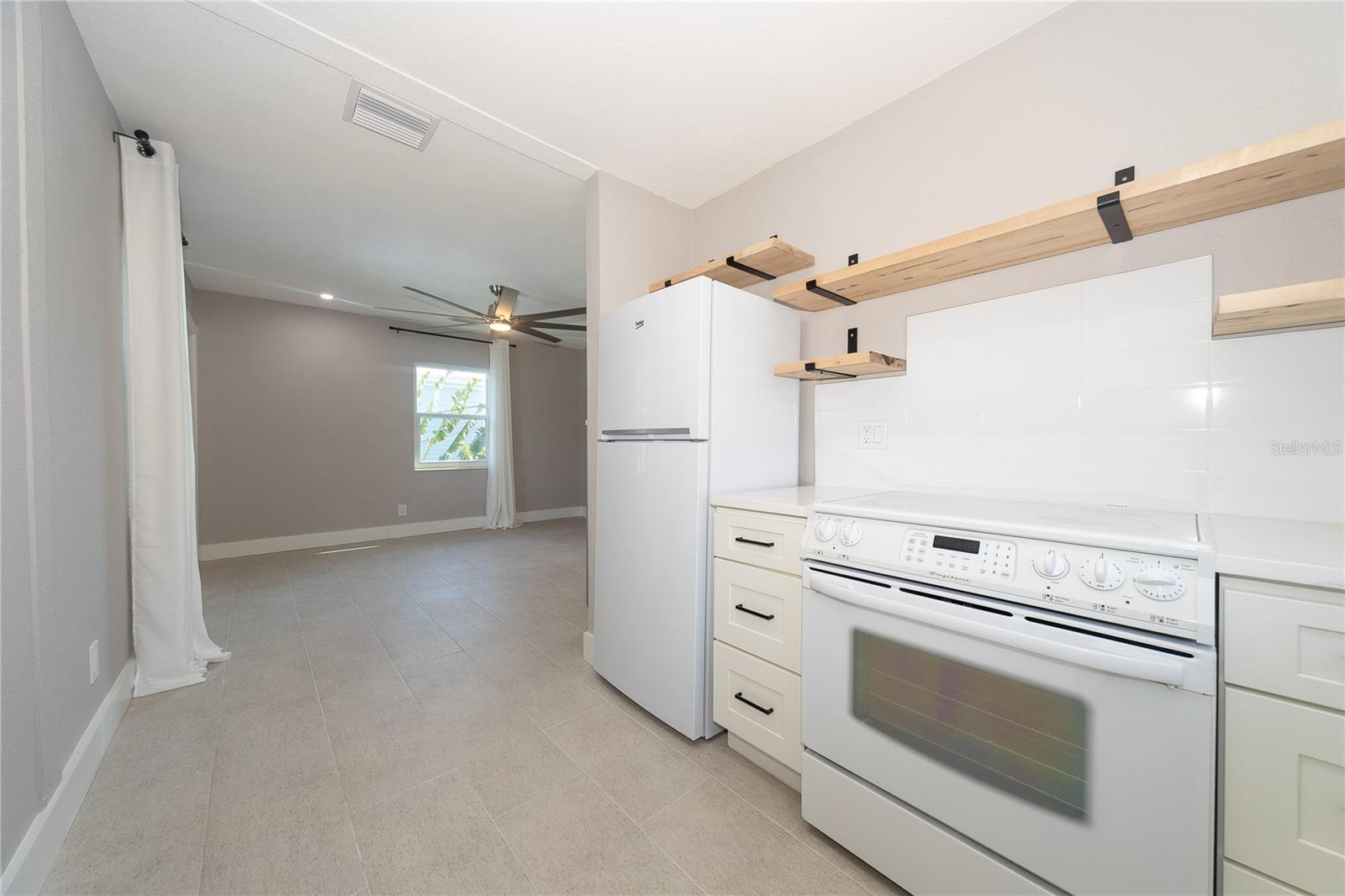 Image 10 of 19 For 2004 1st Street Se