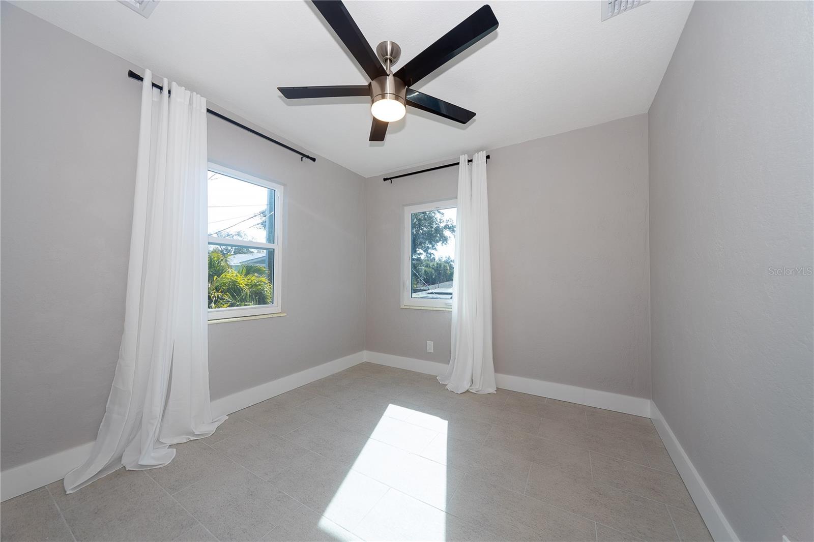 Image 11 of 19 For 2004 1st Street Se