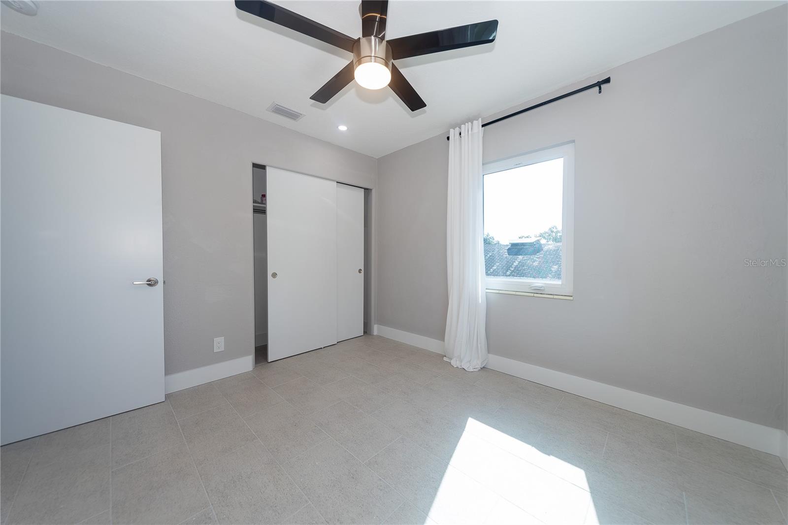 Image 15 of 19 For 2004 1st Street Se