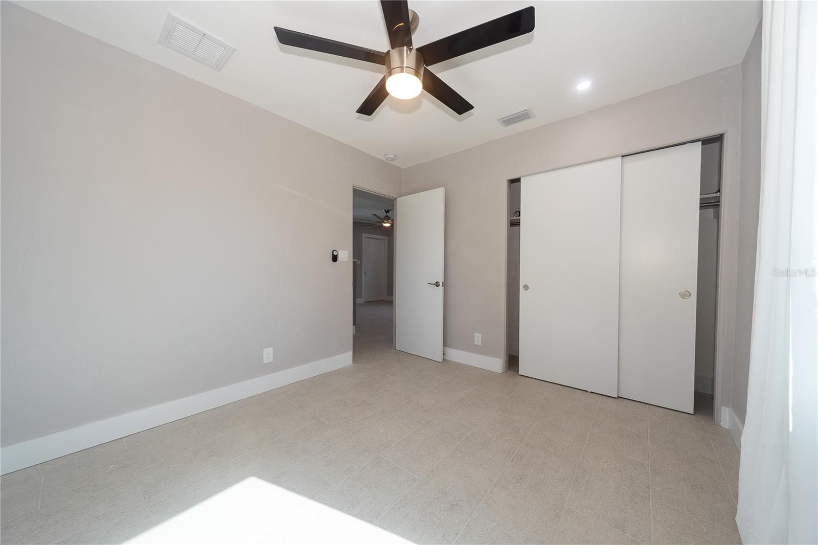 Image 16 of 19 For 2004 1st Street Se