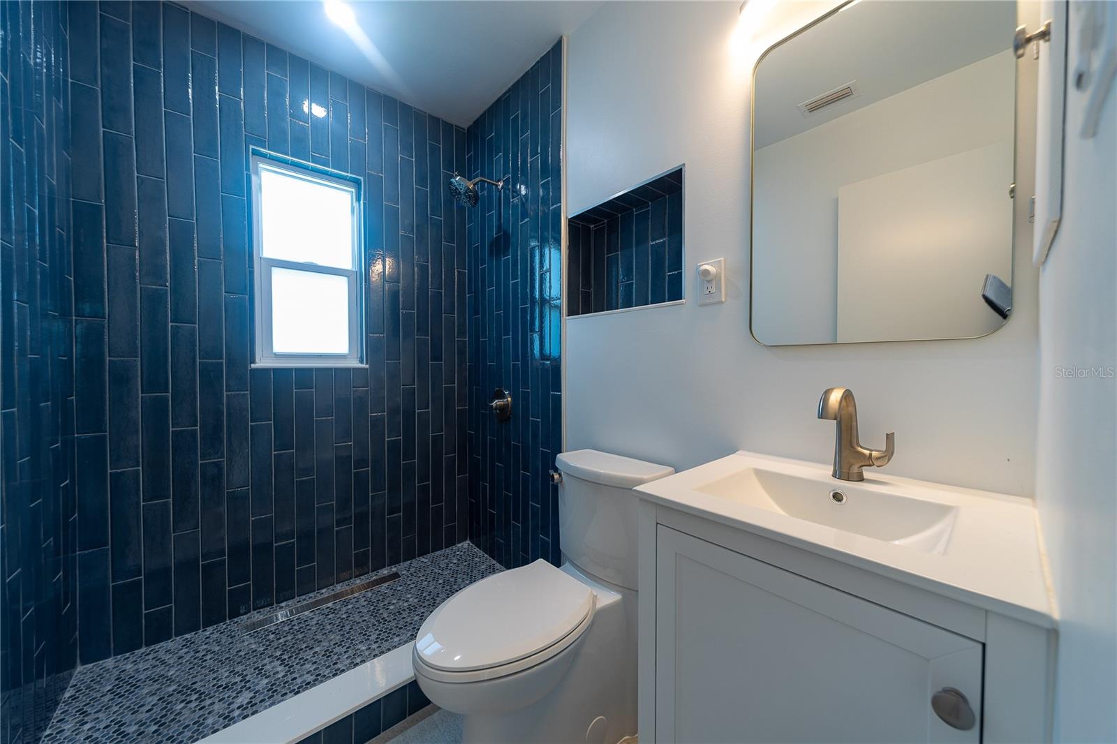 Image 4 of 19 For 2004 1st Street Se