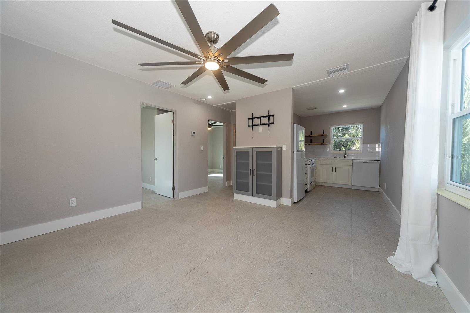 Image 7 of 19 For 2004 1st Street Se