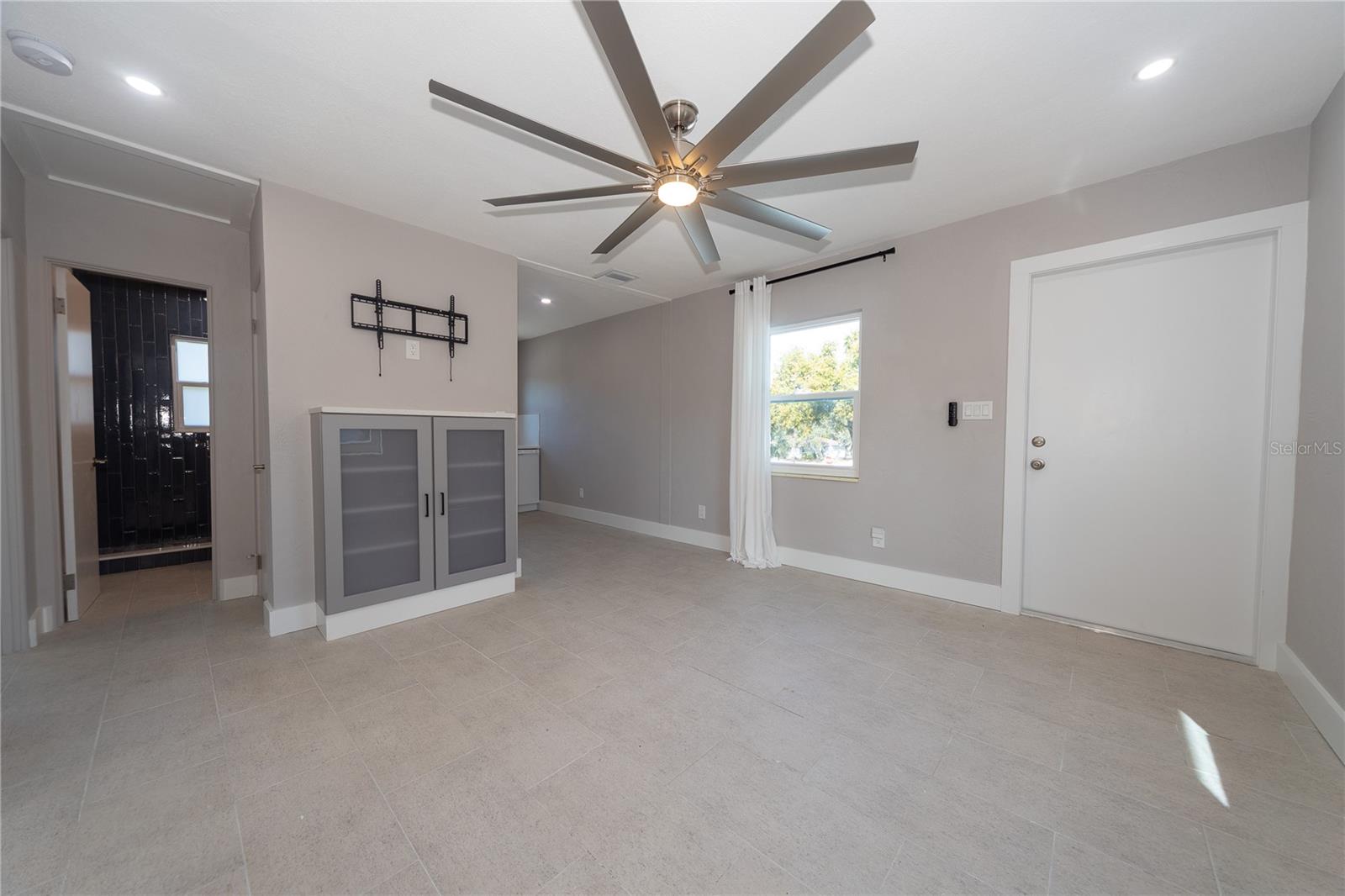 Image 8 of 19 For 2004 1st Street Se