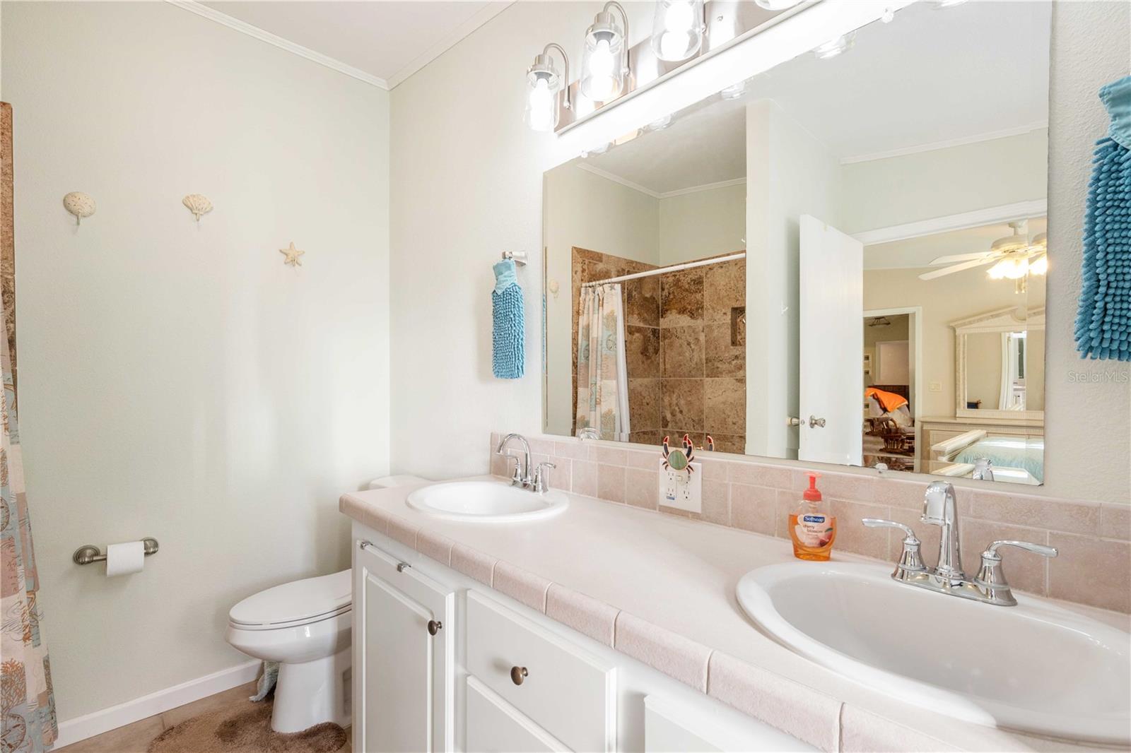 Image 25 of 75 For 37338 Sandra Avenue