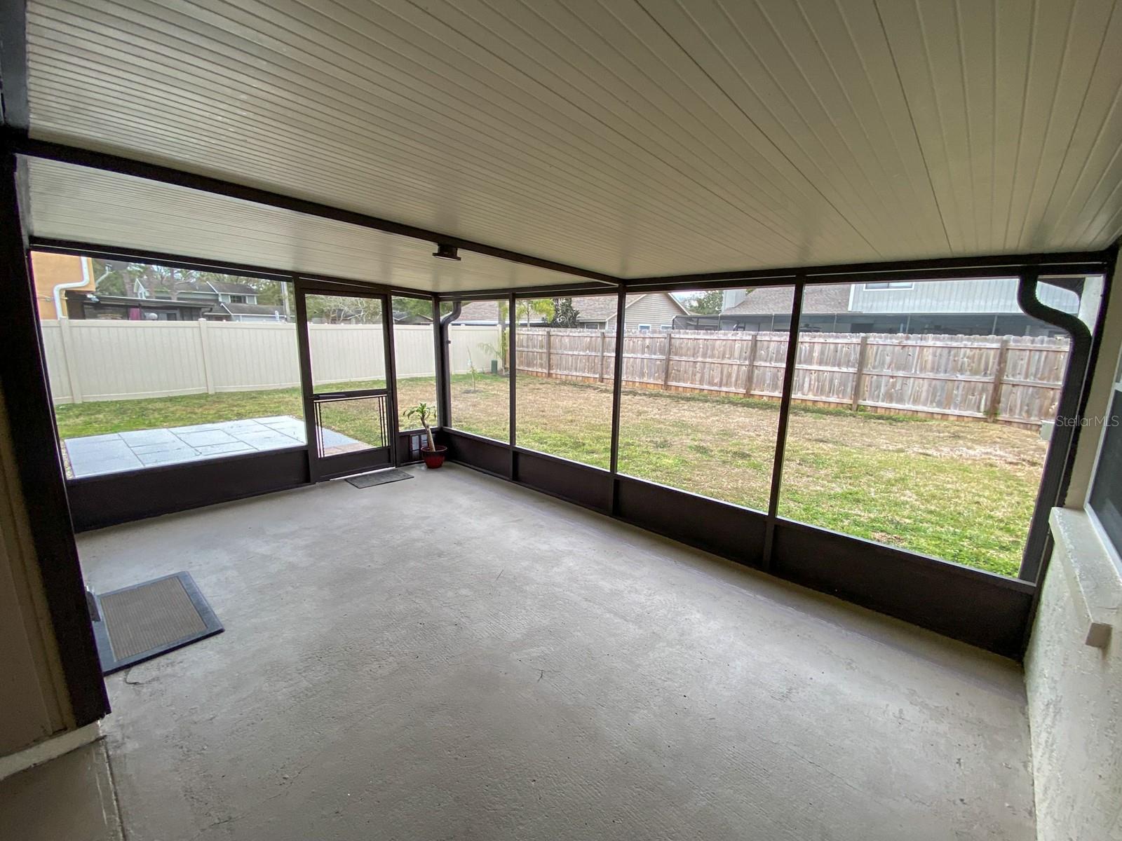 Image 20 of 33 For 15704 Country Lake Drive