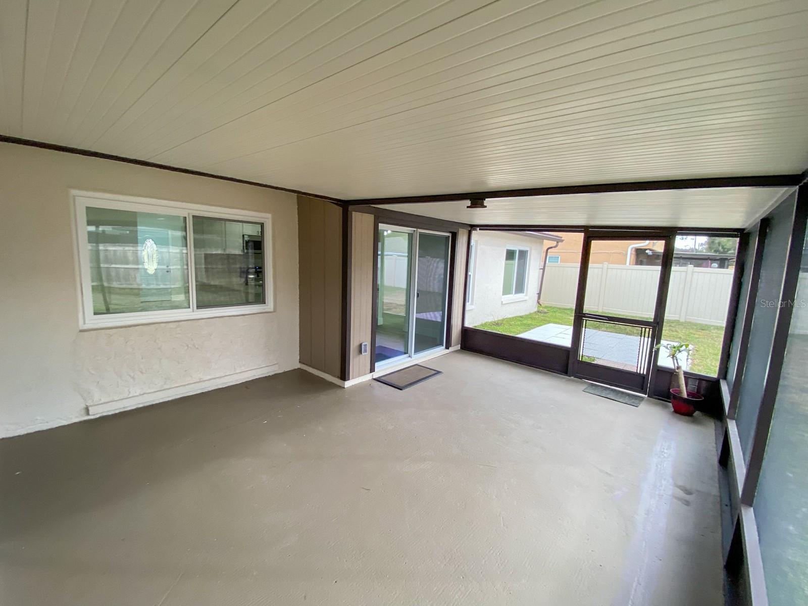 Image 21 of 33 For 15704 Country Lake Drive