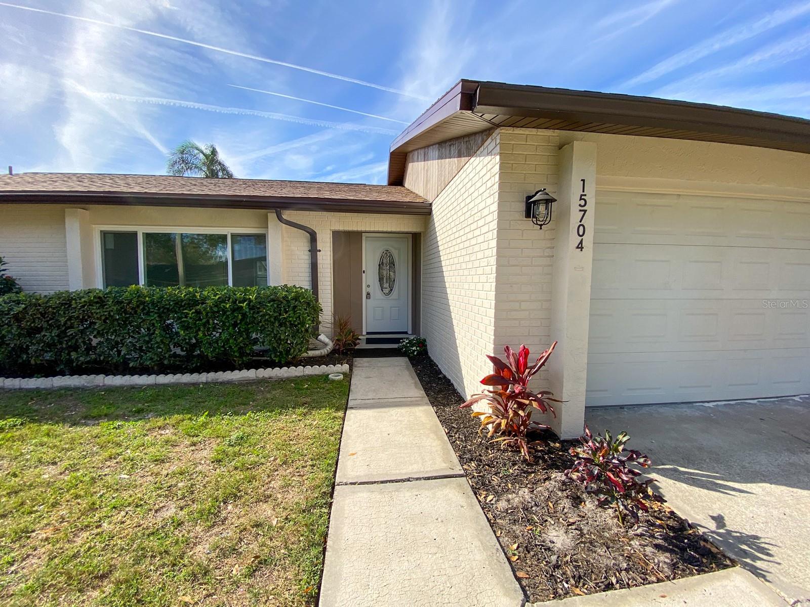 Image 5 of 33 For 15704 Country Lake Drive