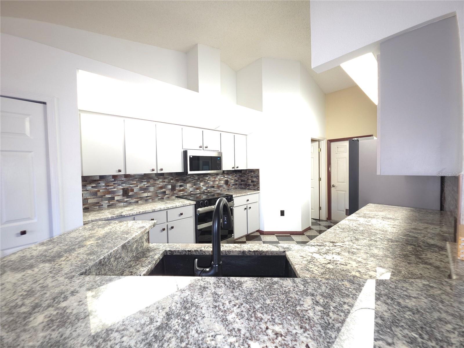 Listing photo id 8 for 4809 Deer Lodge Road