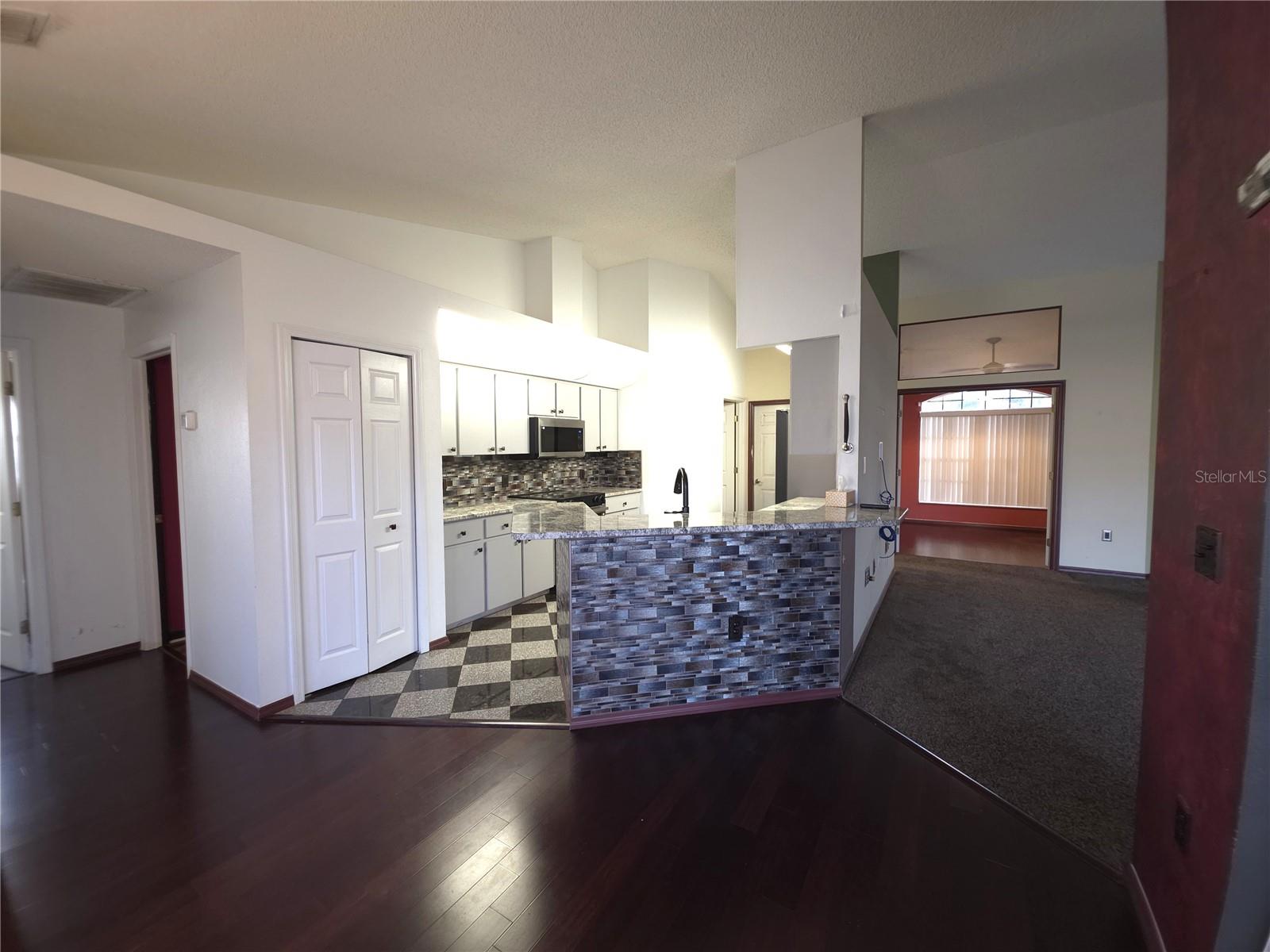 Listing photo id 9 for 4809 Deer Lodge Road