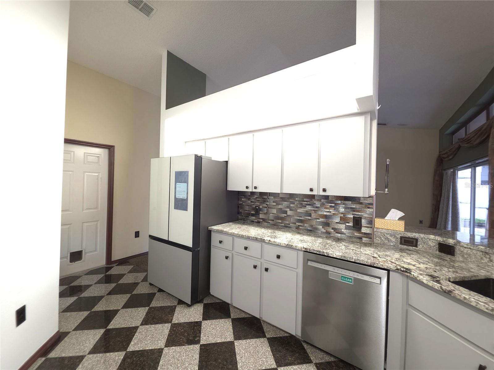 Listing photo id 11 for 4809 Deer Lodge Road