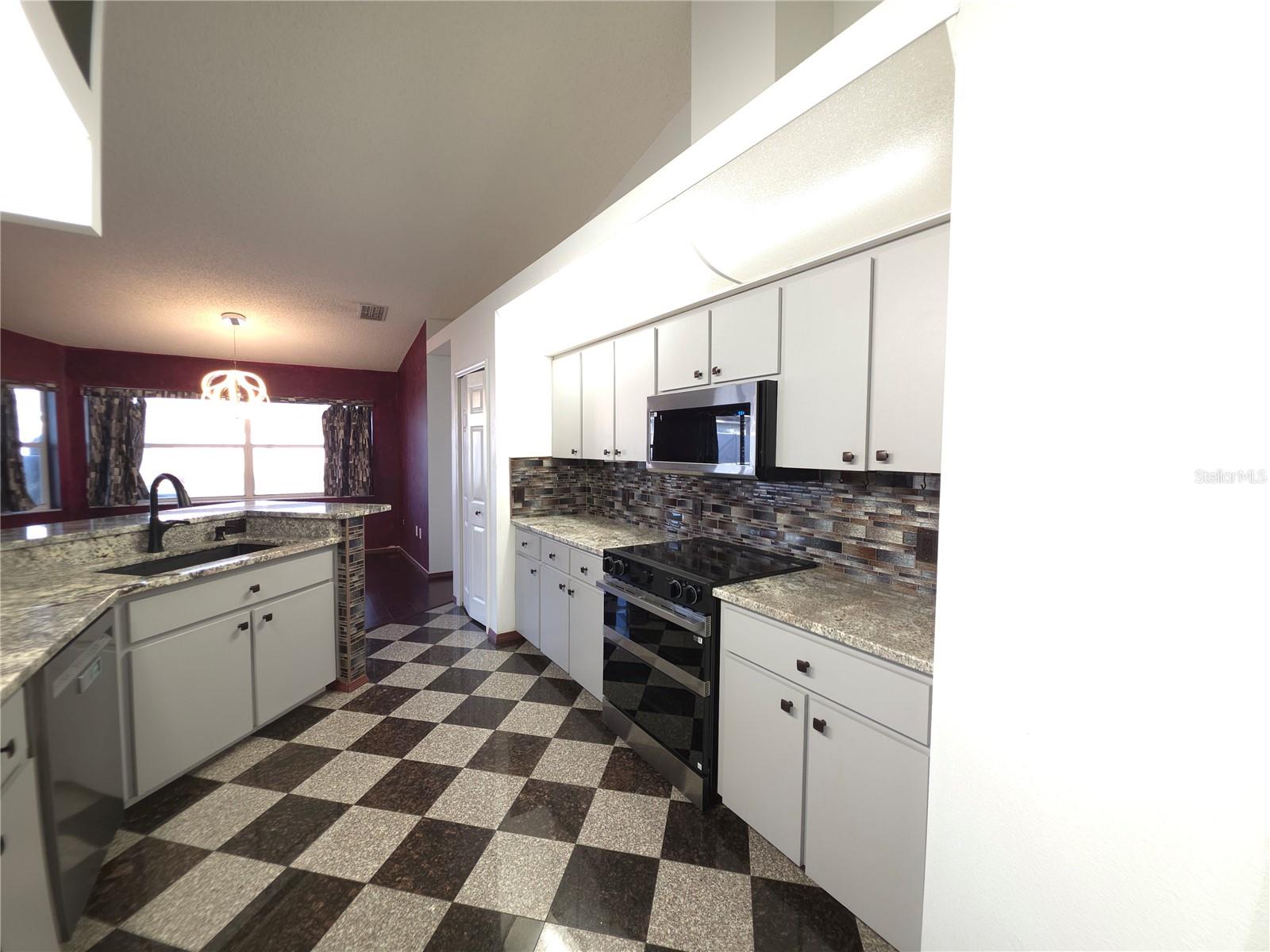 Listing photo id 12 for 4809 Deer Lodge Road