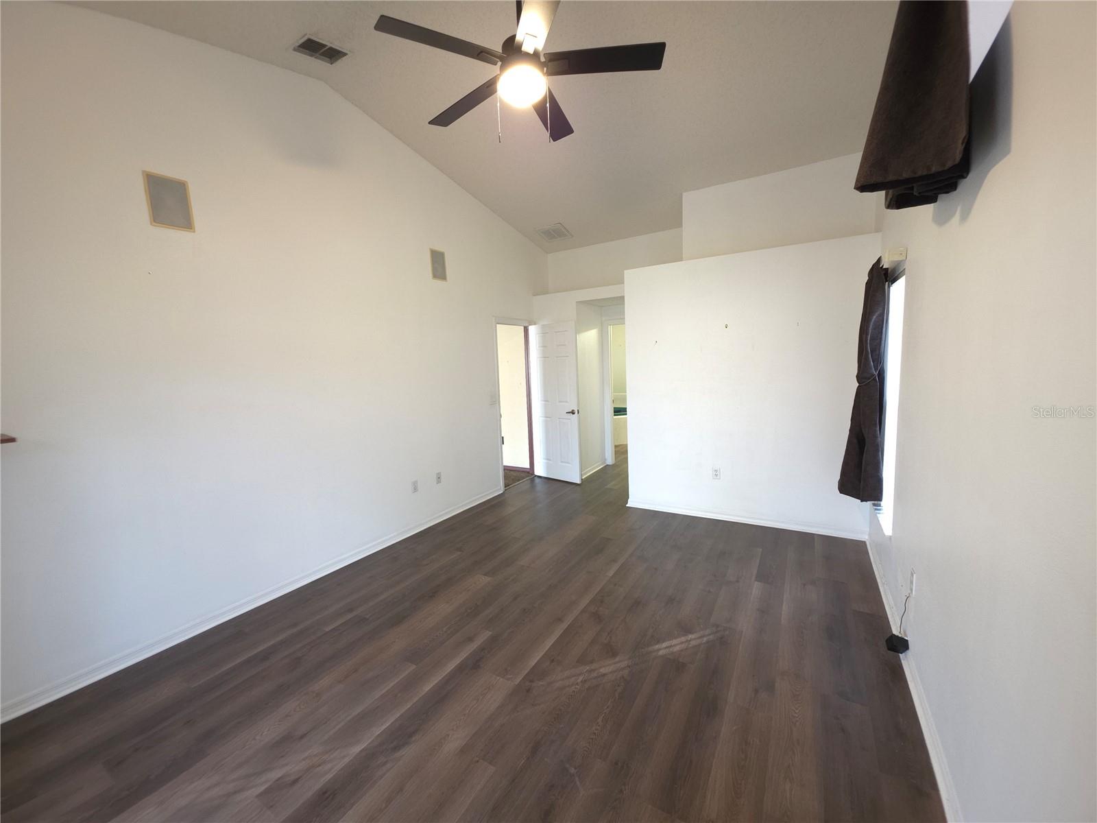 Listing photo id 14 for 4809 Deer Lodge Road