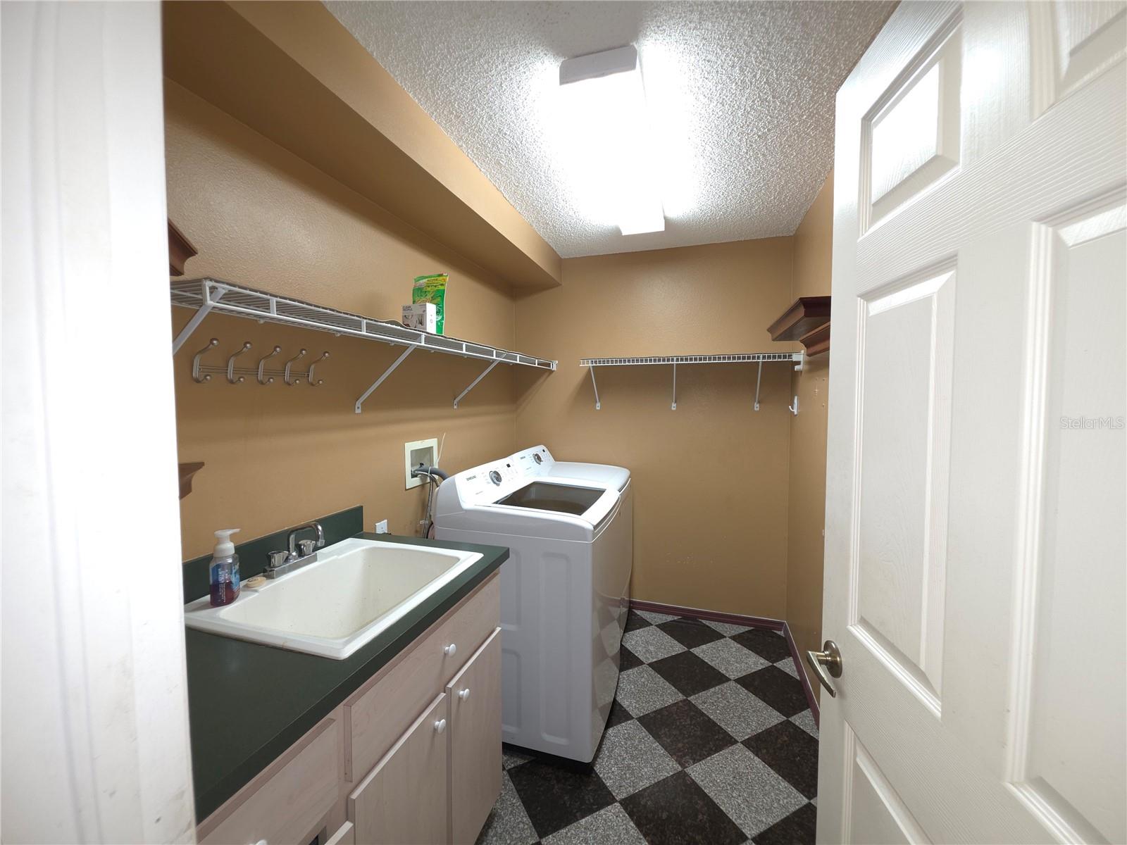 Listing photo id 27 for 4809 Deer Lodge Road