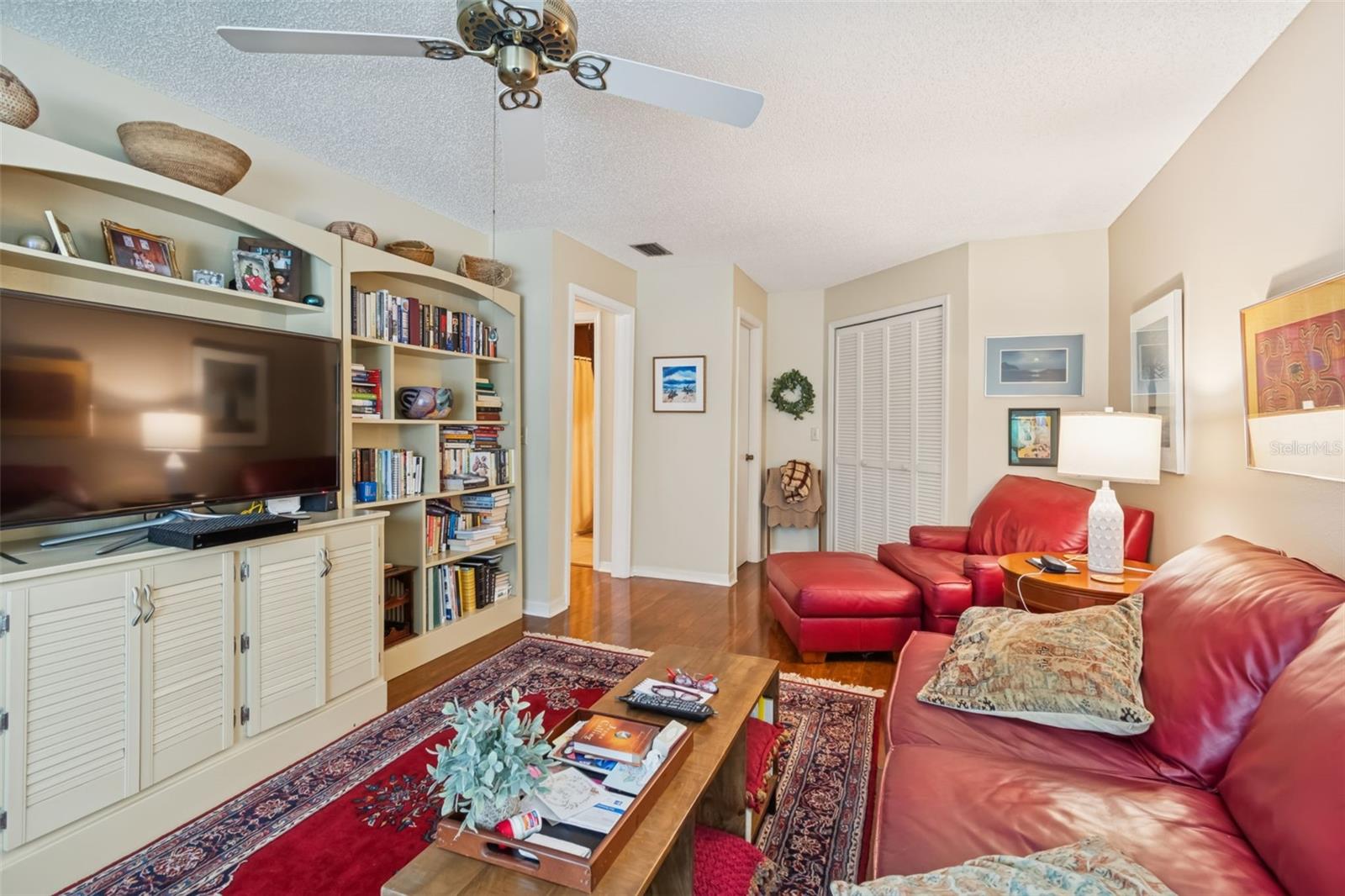 Image 19 of 46 For 3108 Valley Oaks Drive 501