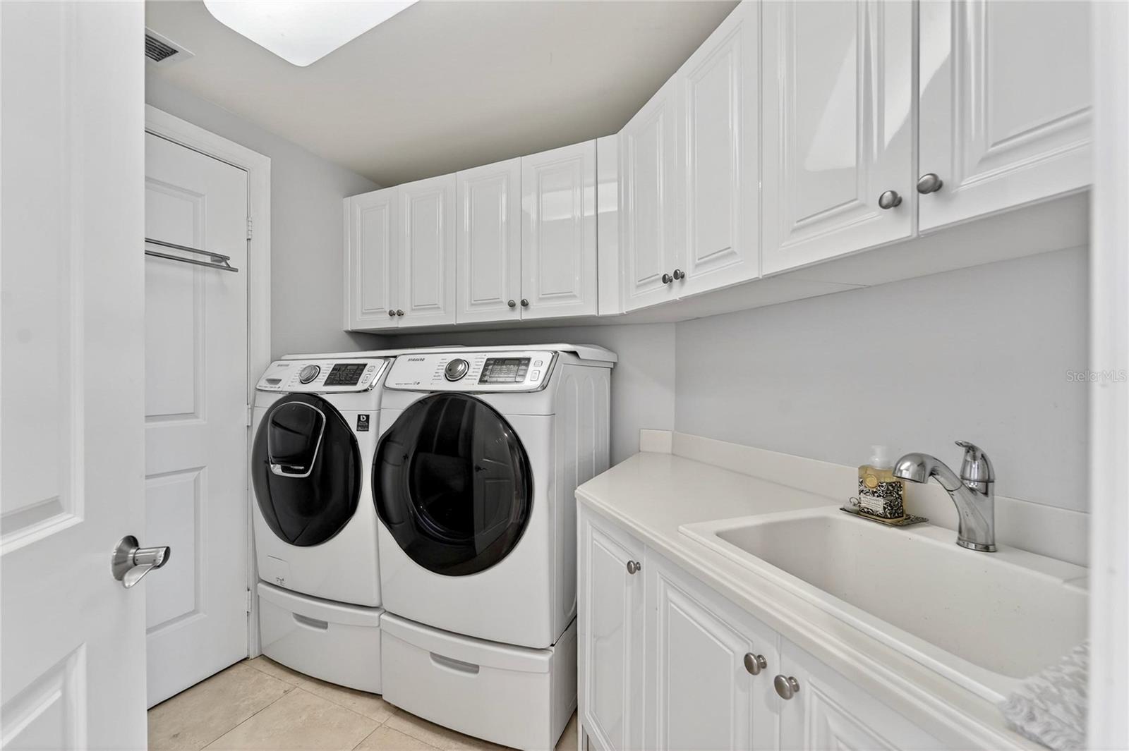 Image 37 of 58 For 5823 Bowen Daniel Drive 906