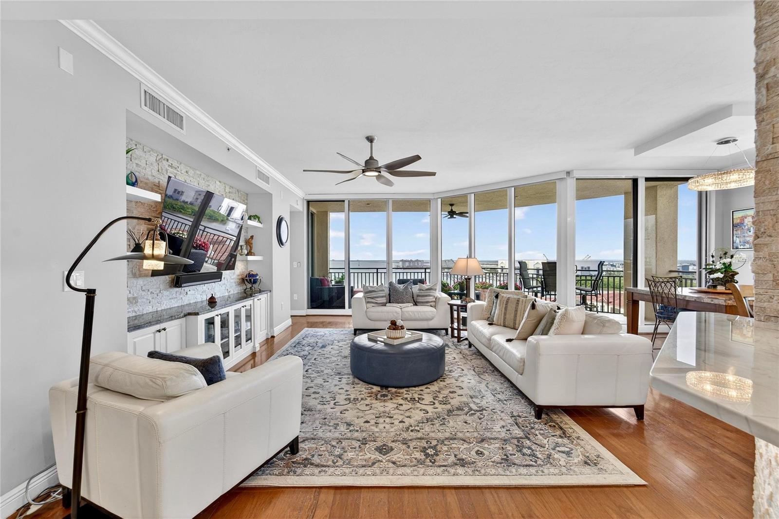 Image 9 of 58 For 5823 Bowen Daniel Drive 906