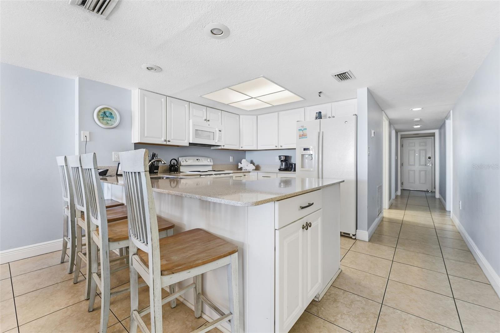 Image 10 of 28 For 17140 Gulf Boulevard 611