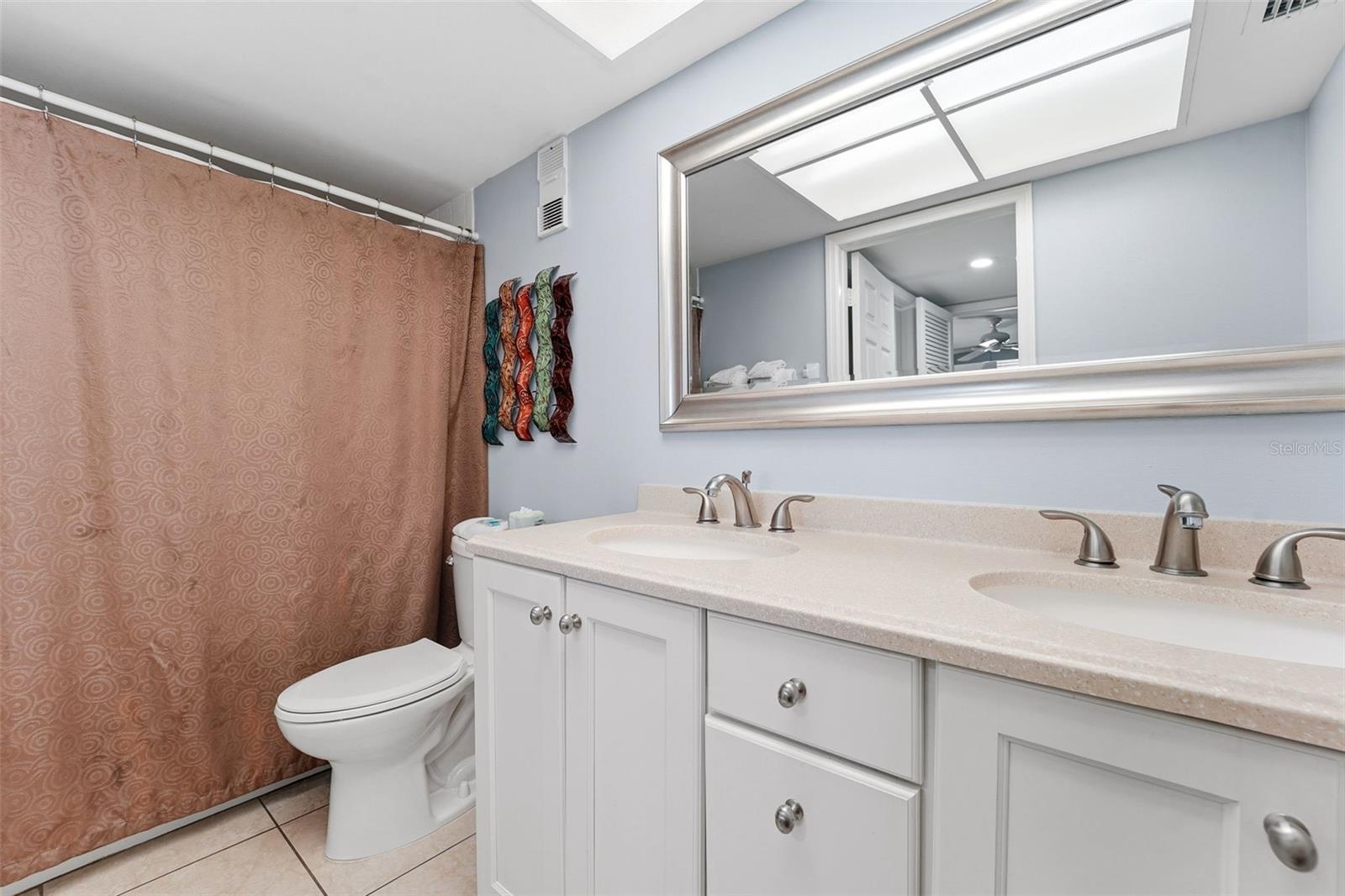 Image 18 of 28 For 17140 Gulf Boulevard 611