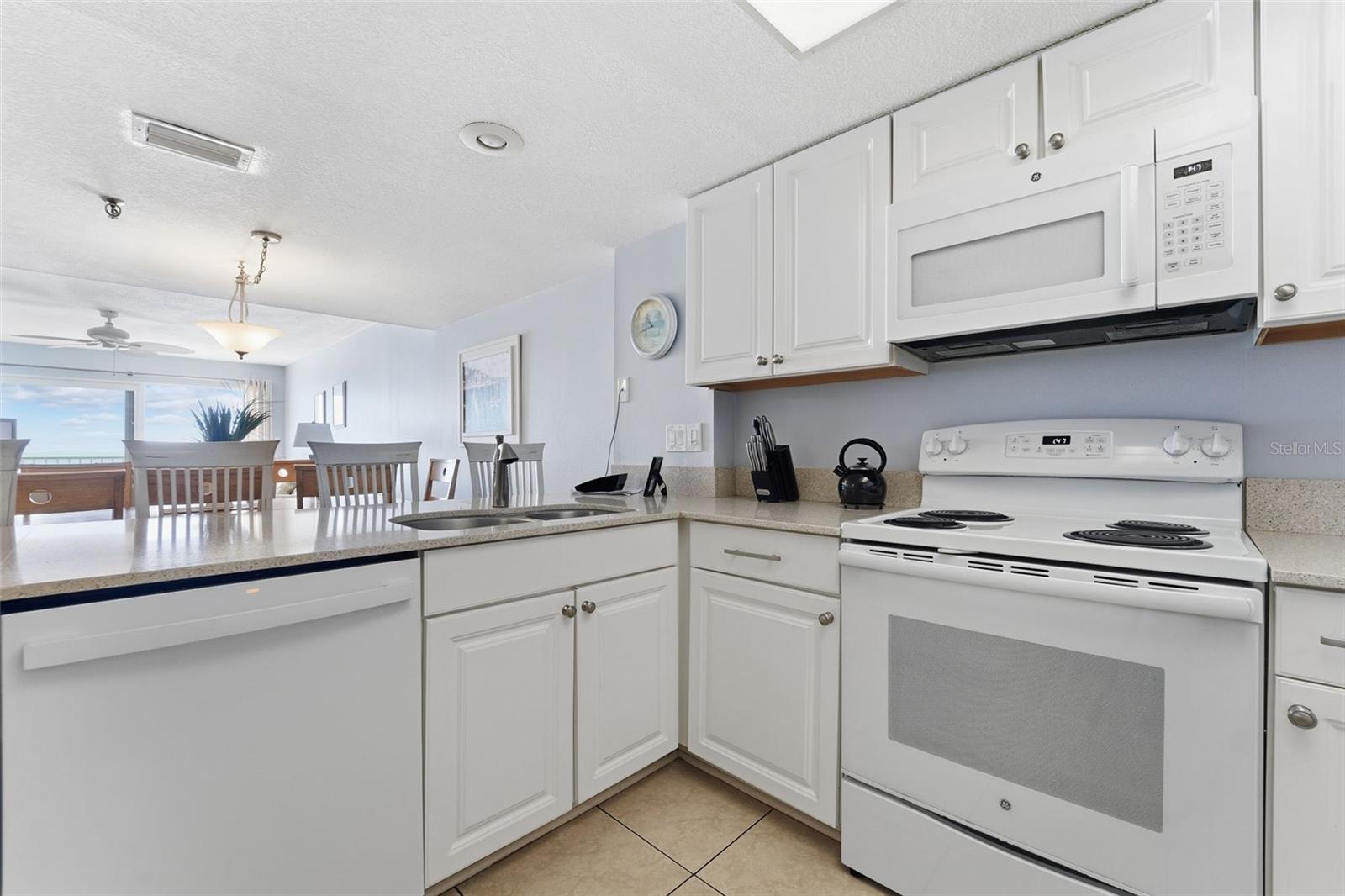 Image 7 of 28 For 17140 Gulf Boulevard 611