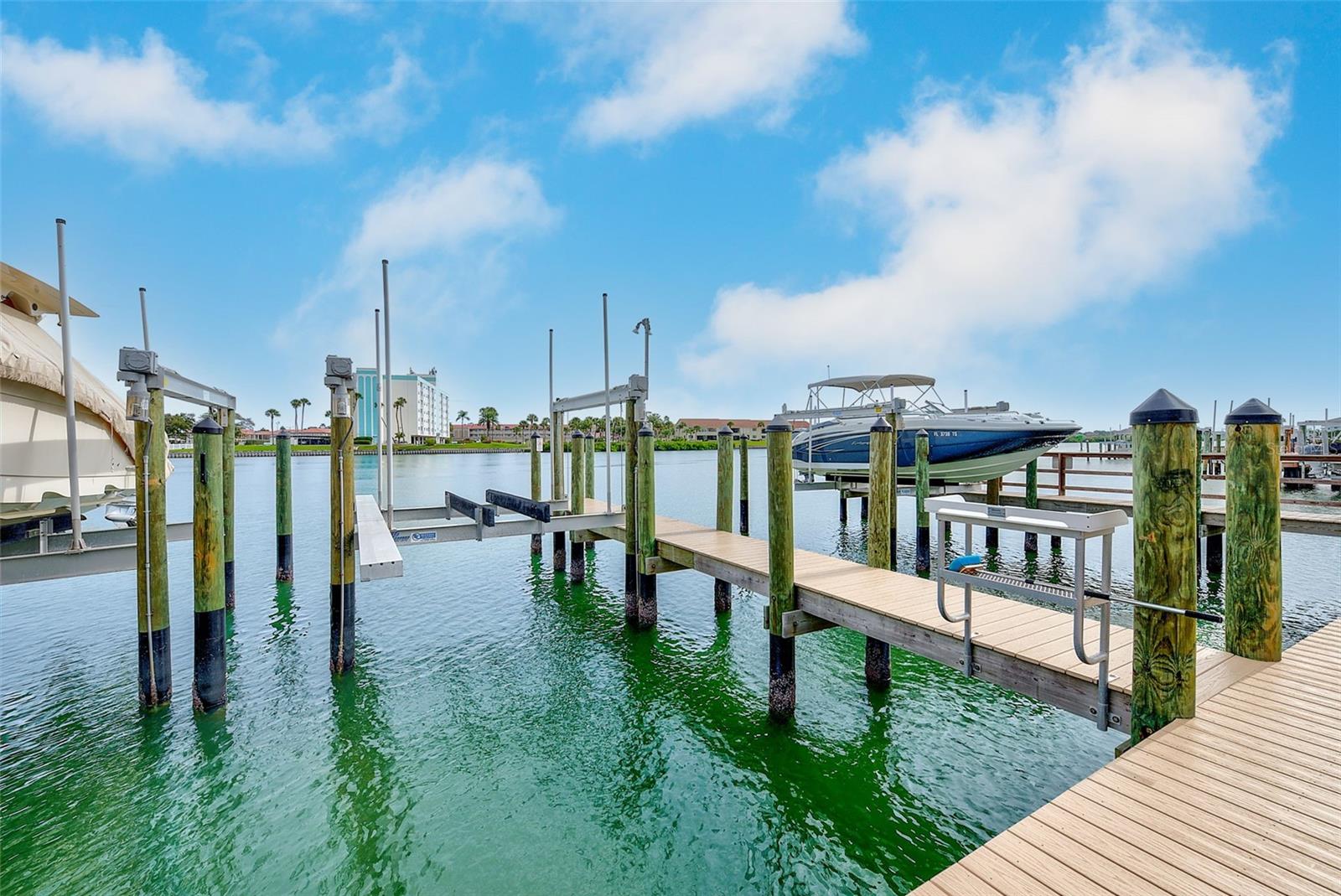 Image 19 of 45 For 20001 Gulf Boulevard 301