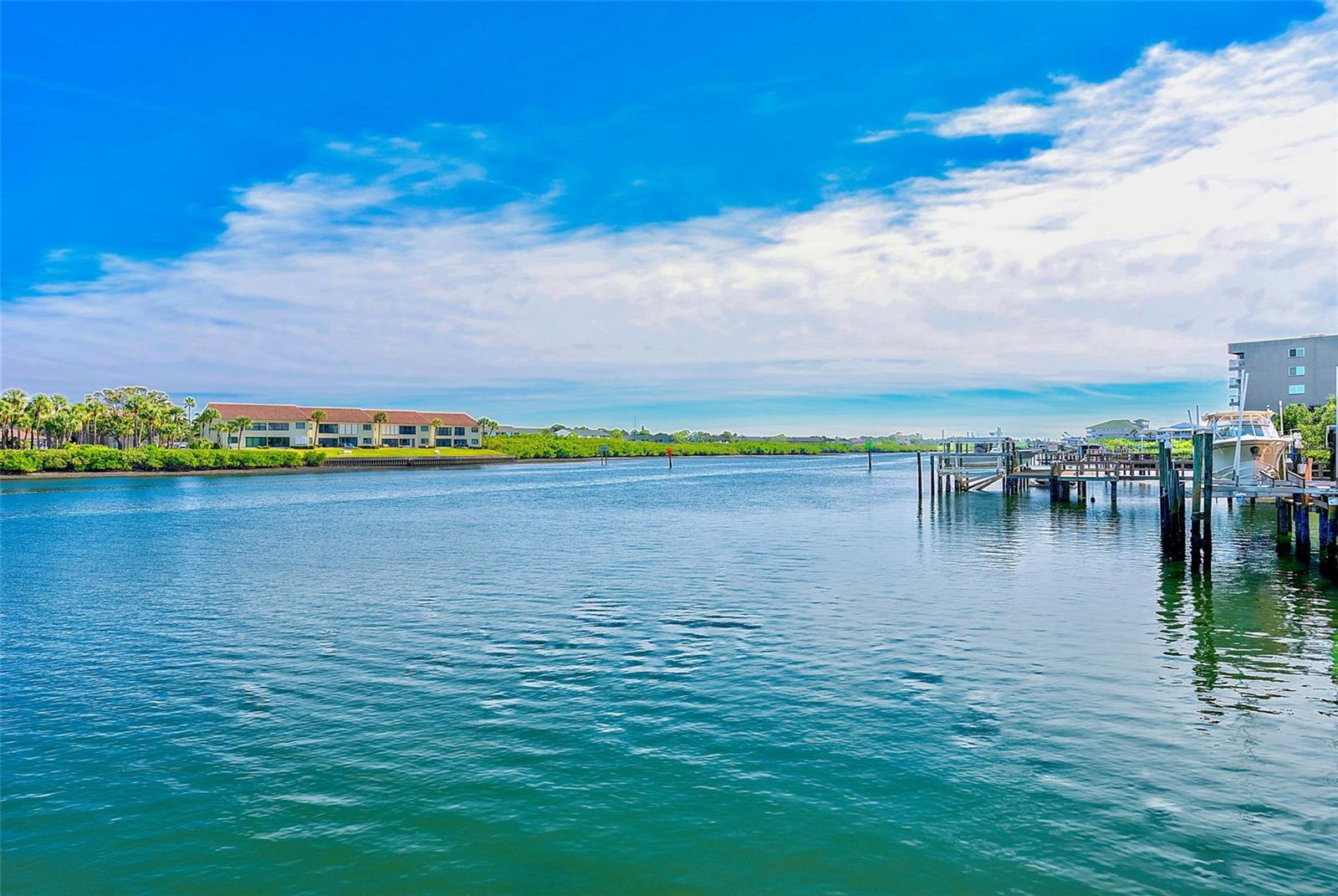 Image 37 of 45 For 20001 Gulf Boulevard 301