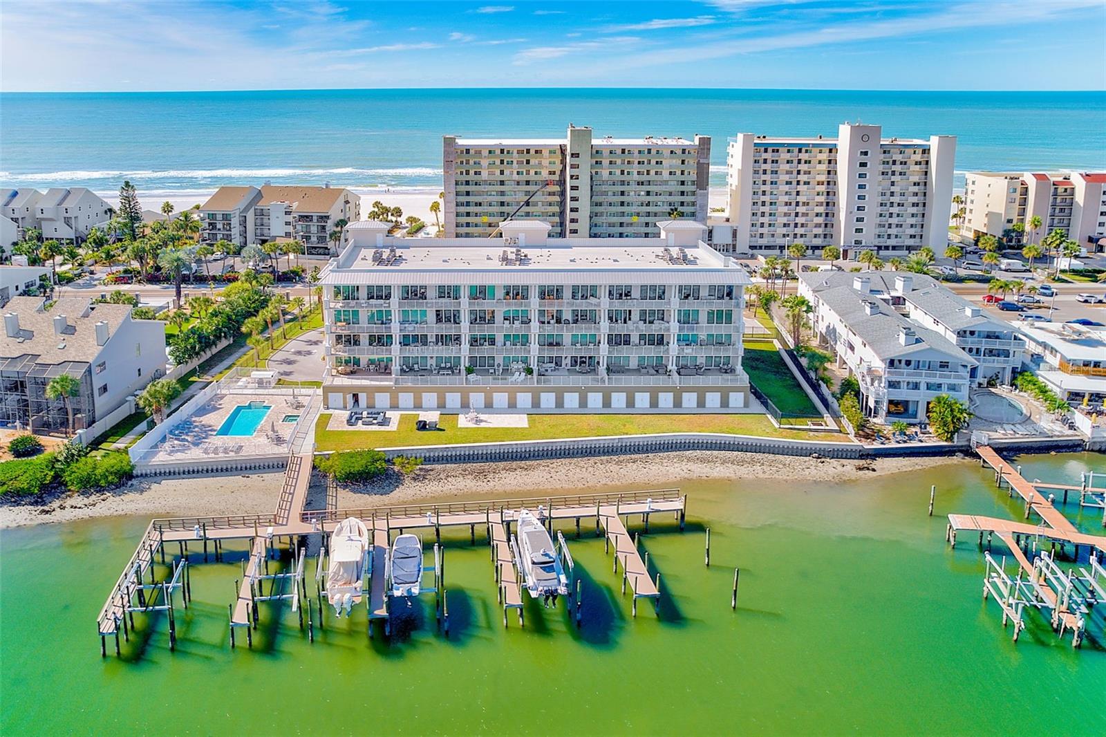 Image 42 of 45 For 20001 Gulf Boulevard 301