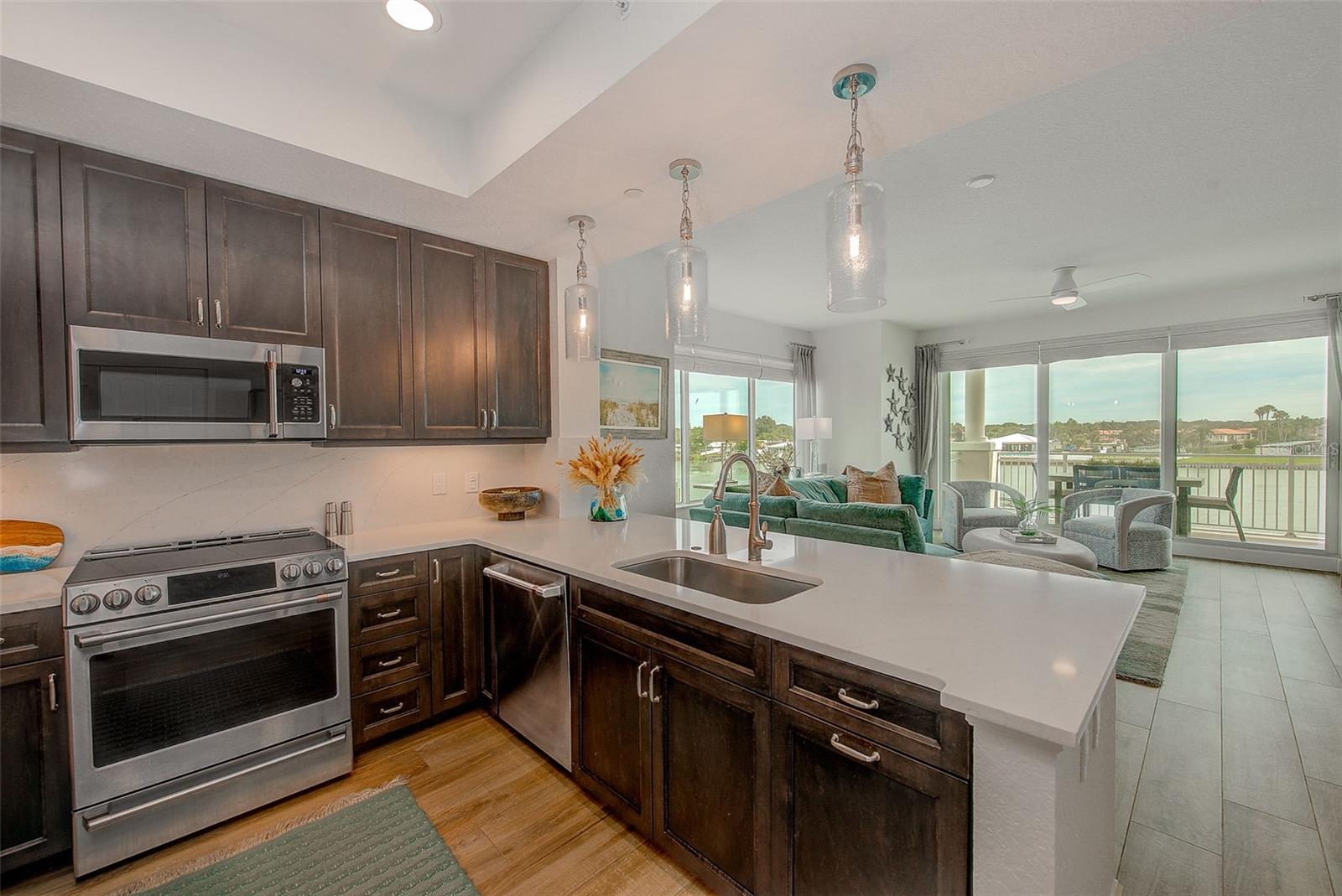 Image 8 of 45 For 20001 Gulf Boulevard 301