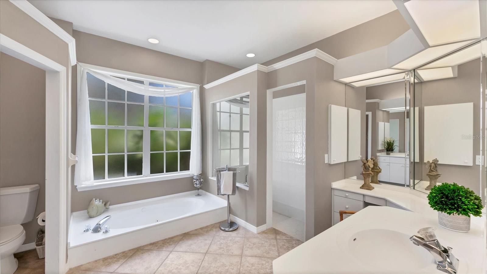 Image 22 of 56 For 6308 Thorndon Circle