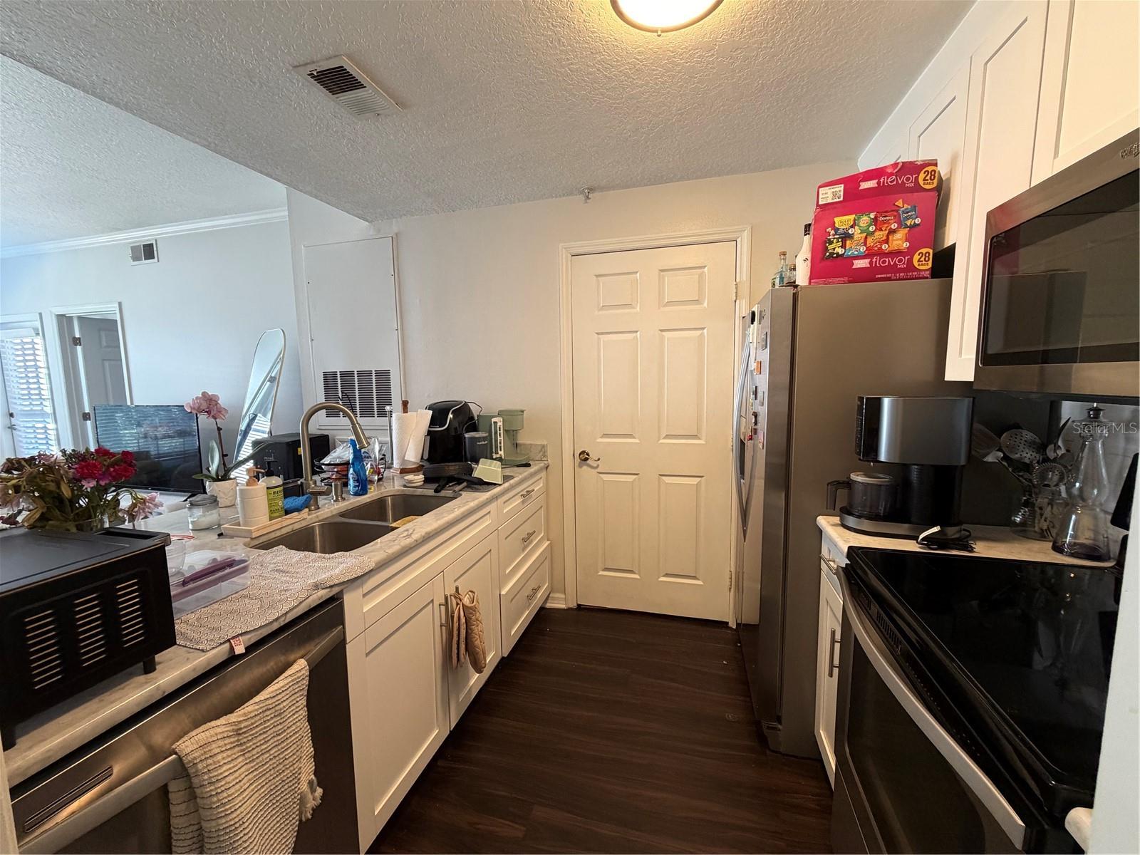 Image 5 of 24 For 800 Dakota Avenue 308