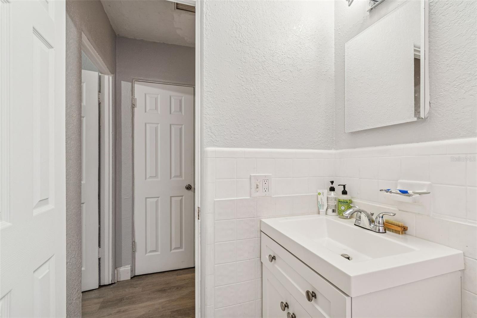 Image 17 of 38 For 610 16th Avenue S