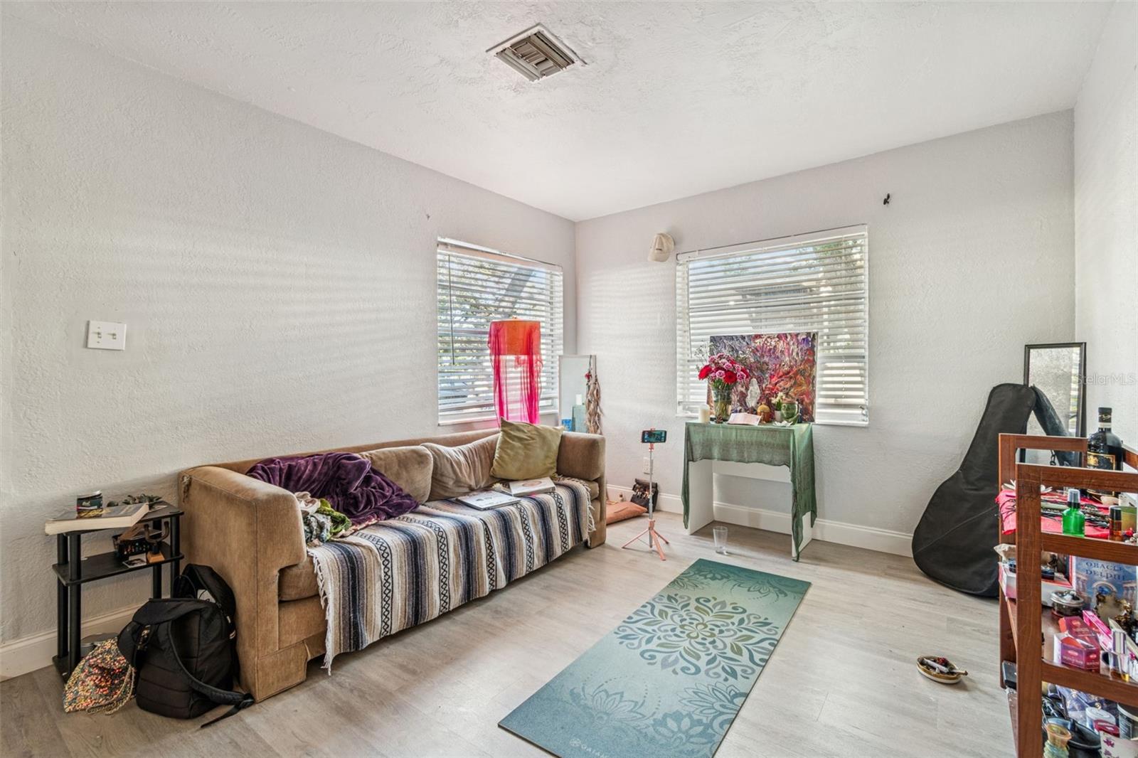 Image 9 of 38 For 610 16th Avenue S