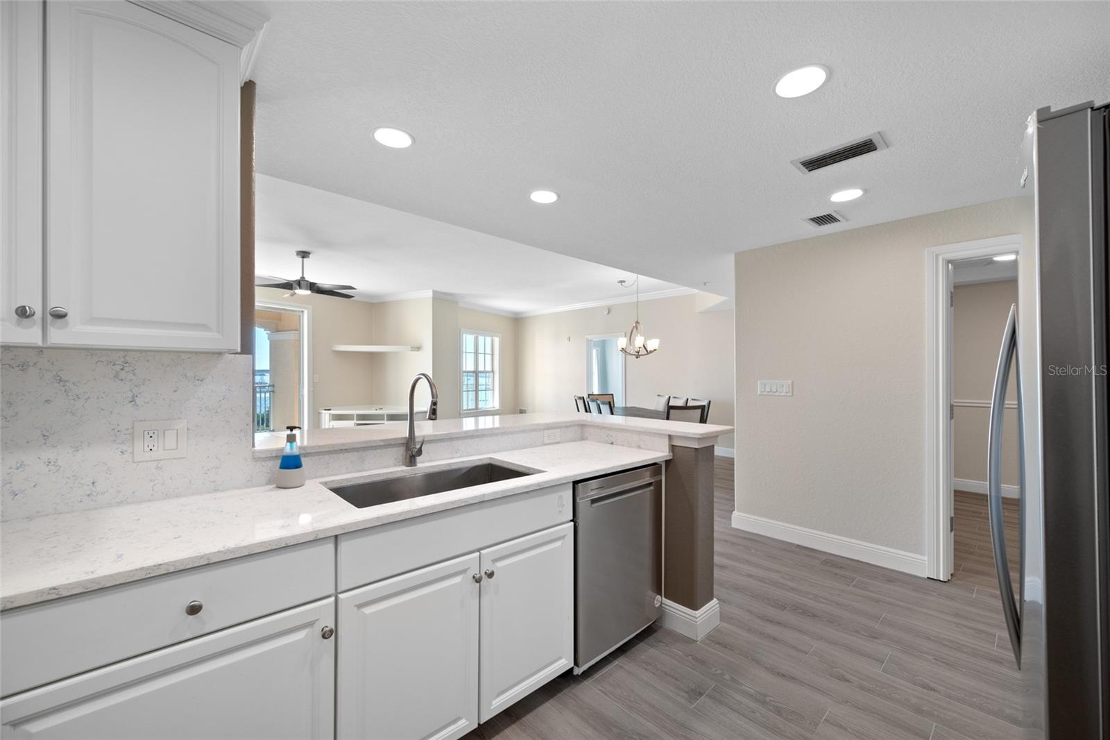 Image 54 of 98 For 700 Osceola Avenue 606