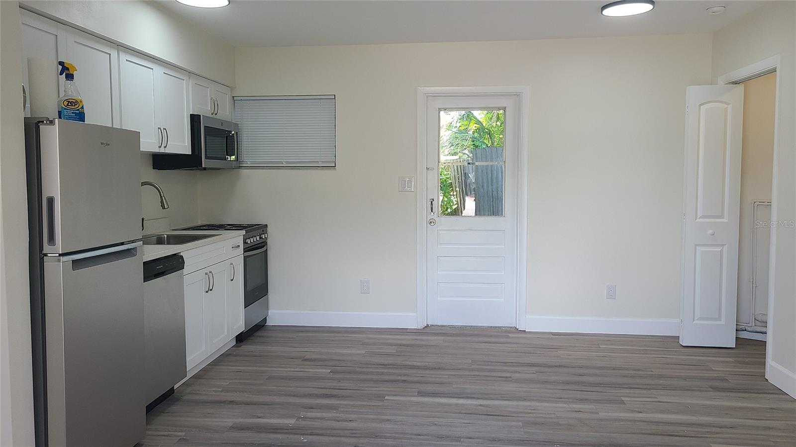 Image 12 of 17 For 106 Chesapeake Avenue C