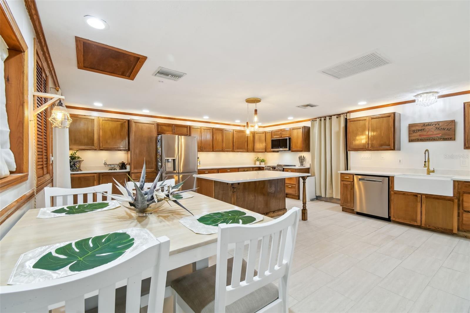 Image 10 of 86 For 6128 Oak Ridge Avenue