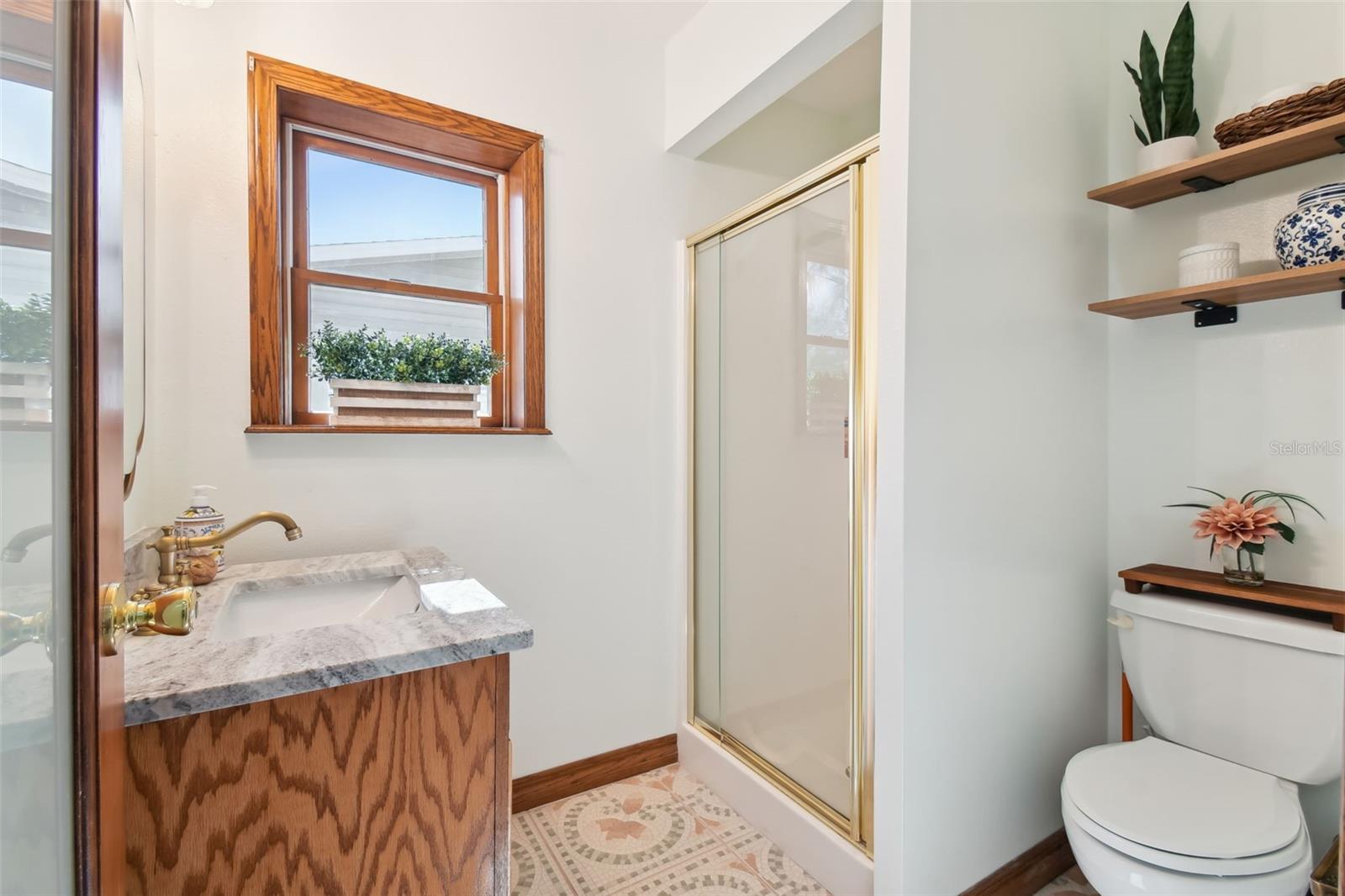 Image 18 of 86 For 6128 Oak Ridge Avenue