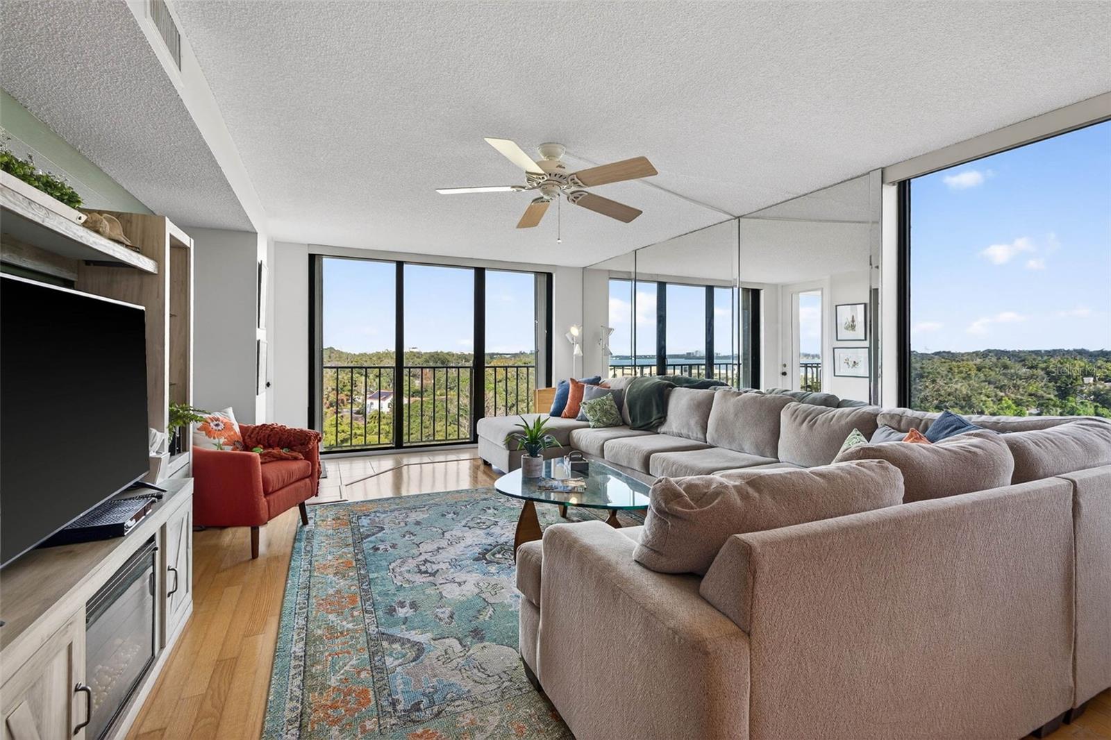 Image 3 of 30 For 220 Belleview Boulevard 804