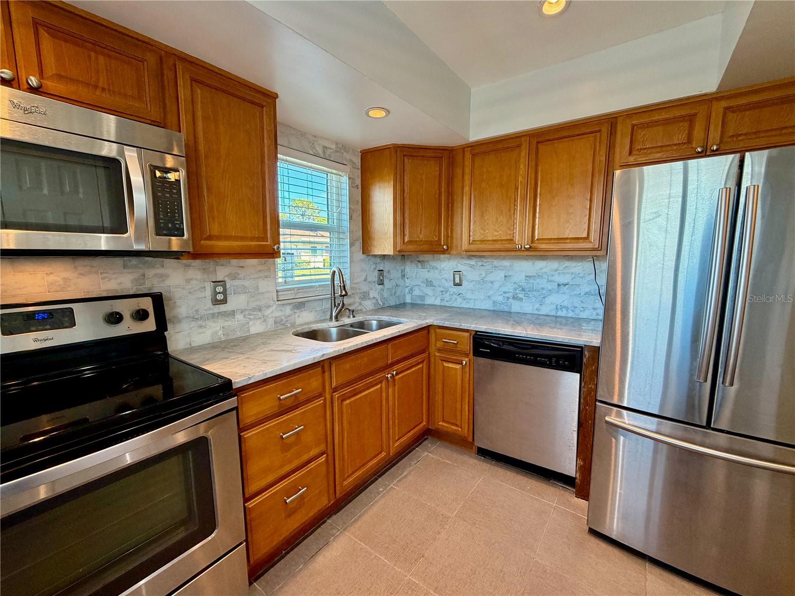 Image 11 of 34 For 2284 Oak Neck Road F