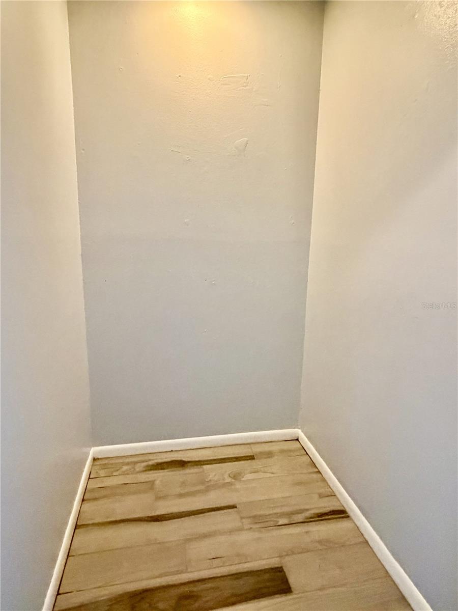 Image 24 of 34 For 2284 Oak Neck Road F