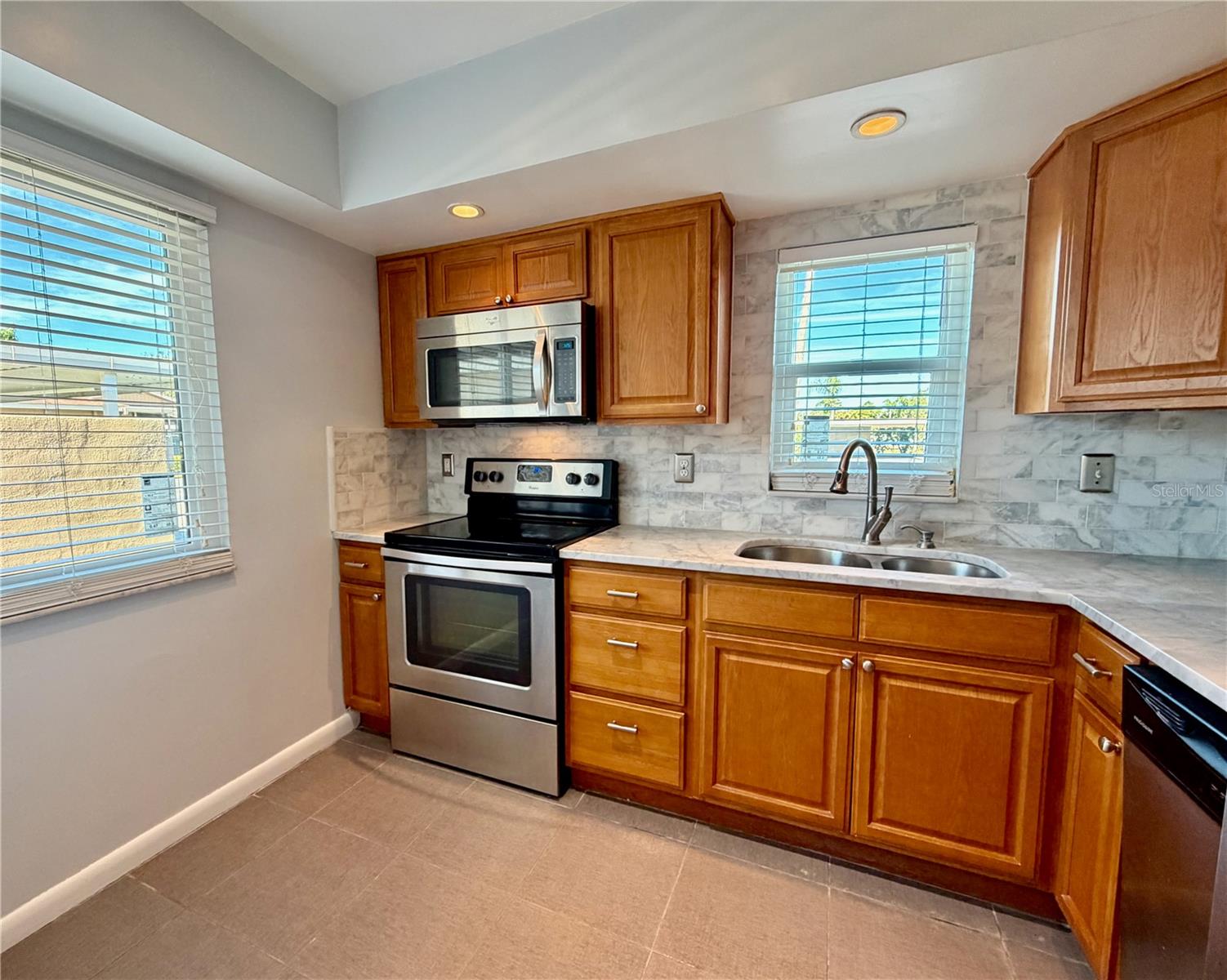 Image 9 of 34 For 2284 Oak Neck Road F