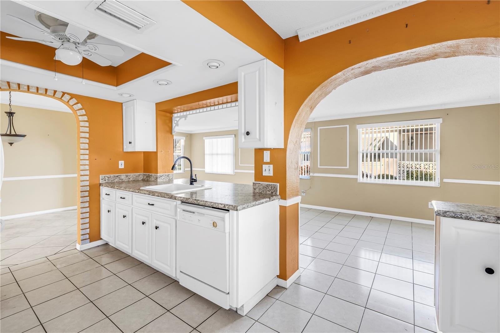 Image 9 of 25 For 9840 Mainlands Boulevard W