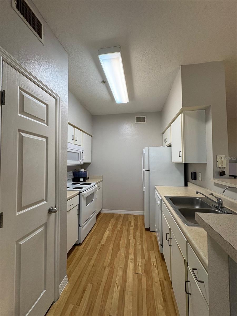 Image 6 of 29 For 1810 E Palm Avenue 7303