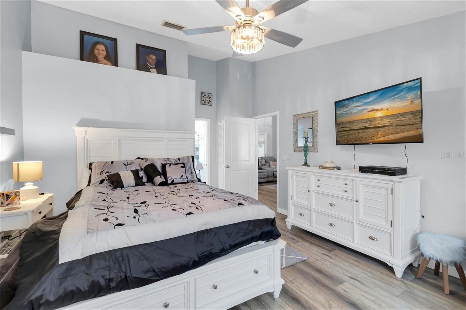 Image 16 of 36 For 3837 Darston Street