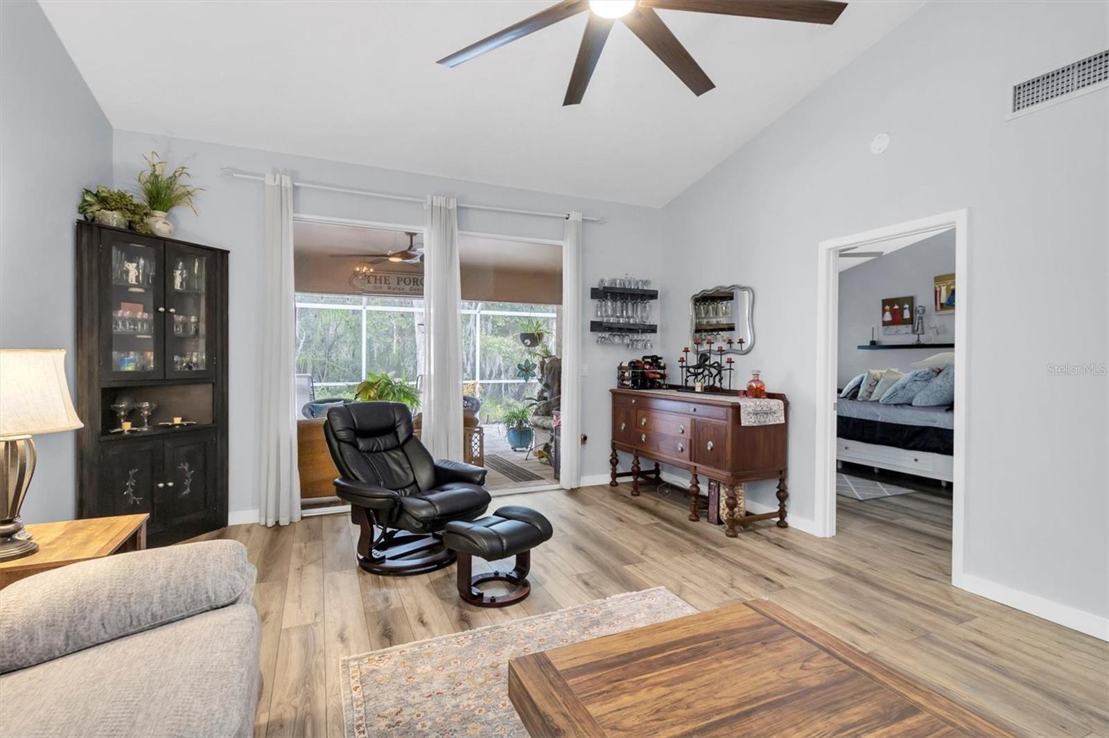 Image 5 of 36 For 3837 Darston Street